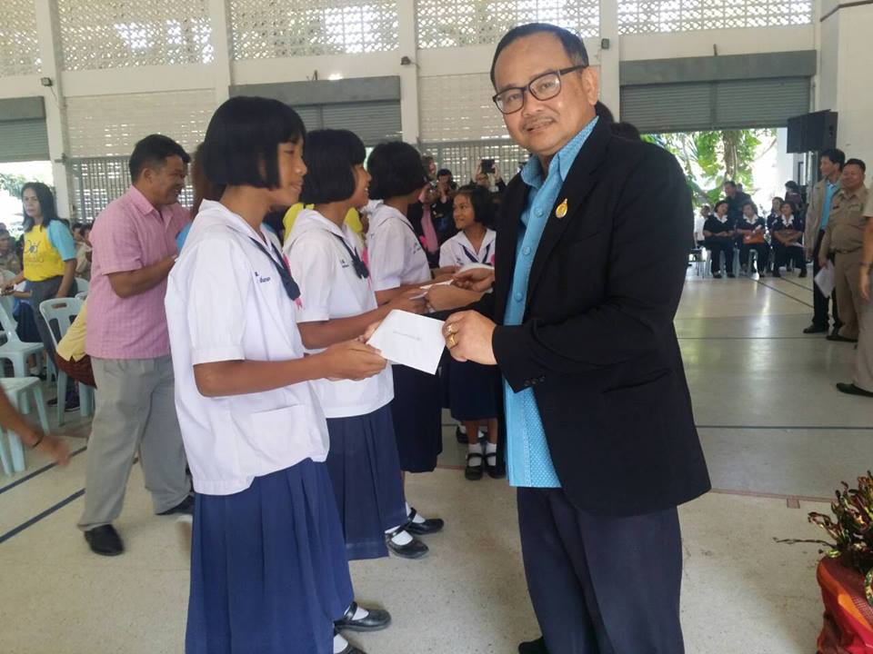 รับฟังการประชุมกรมการพัฒนาชุมชน ครั้งที่ 2/2559 ผ่านระบบ VDO Conference ณ ห้องประชุมสำนักงานพัฒนาชุมชนจังหวัดยโสธร