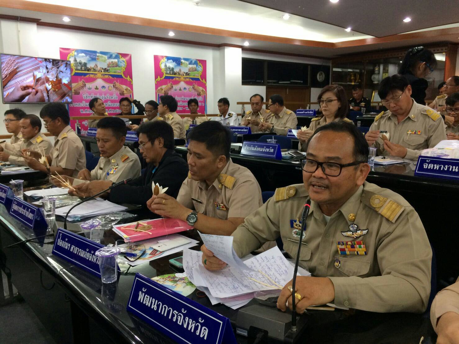 @พช.ยโสธร…เมืองบั้งไฟโก้ แตงโมหวาน…โครงการจิตอาสาประดิษฐ์ดอกไม้จันทน์พระราชทาน” จังหวัดยโสธร