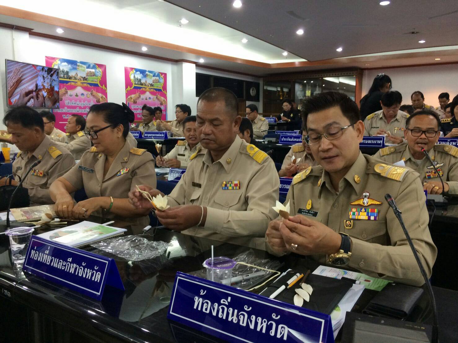 @พช.ยโสธร…เมืองบั้งไฟโก้ แตงโมหวาน…โครงการจิตอาสาประดิษฐ์ดอกไม้จันทน์พระราชทาน” จังหวัดยโสธร