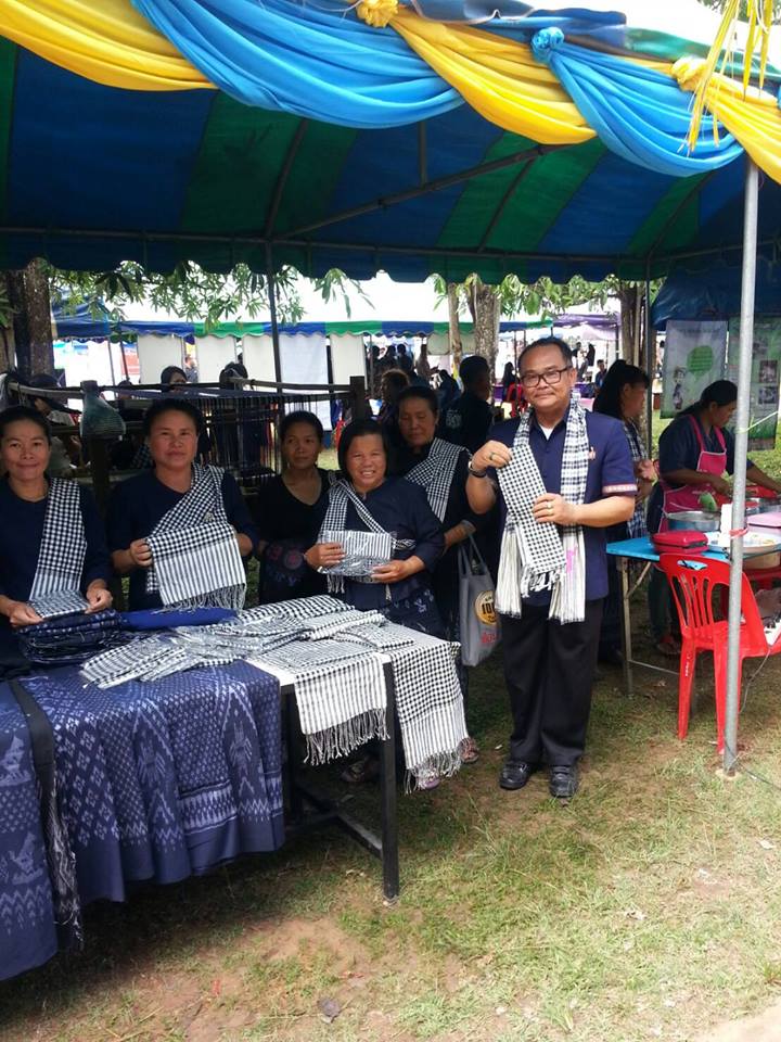 @พช.ยโสธร…เมืองบั้งไฟโก้ แตงโมหวาน…ออกให้บริการตามโครงการจังหวัดเคลื่อนที่ ณ โรงเรียนบ้านโคกก่อง ต.บุ่งค้า อ.เลิงนกทา