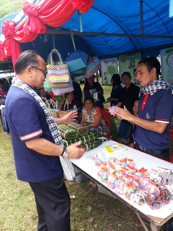 @พช.ยโสธร…เมืองบั้งไฟโก้ แตงโมหวาน…ออกให้บริการตามโครงการจังหวัดเคลื่อนที่ ณ โรงเรียนบ้านโคกก่อง ต.บุ่งค้า อ.เลิงนกทา