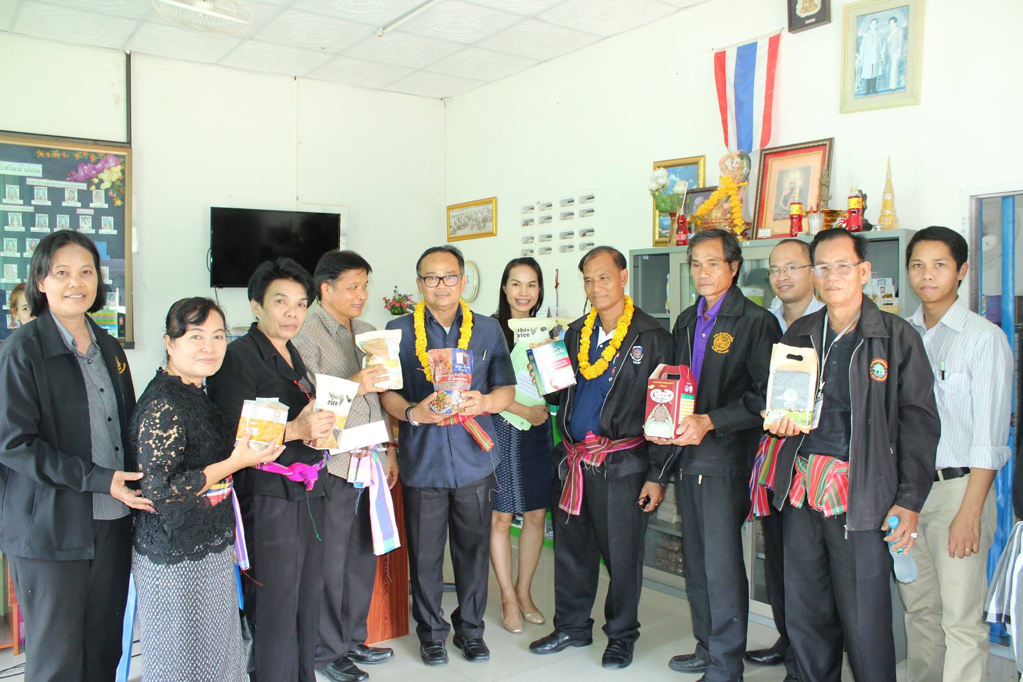 @พช.ยโสธร….เมืองบั้งไฟโก้ แตงโมหวาน.. คัดสรรหมู่บ้านเศรษฐกิจพอเพียง อยู่เย็น เย็นสุข ประจำปี 2560