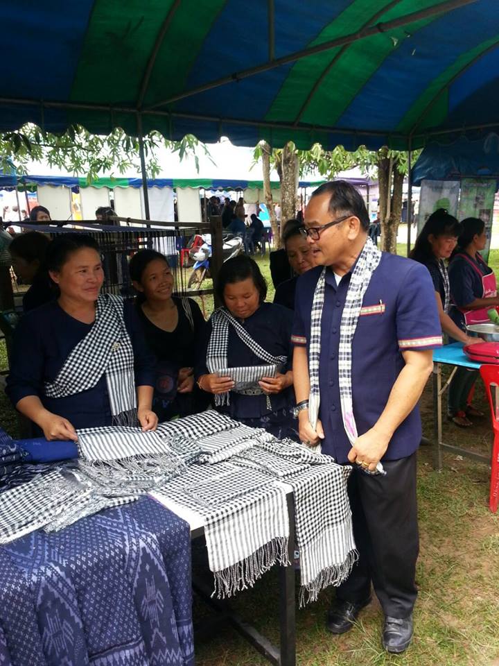 @พช.ยโสธร…เมืองบั้งไฟโก้ แตงโมหวาน…ออกให้บริการตามโครงการจังหวัดเคลื่อนที่ ณ โรงเรียนบ้านโคกก่อง ต.บุ่งค้า อ.เลิงนกทา