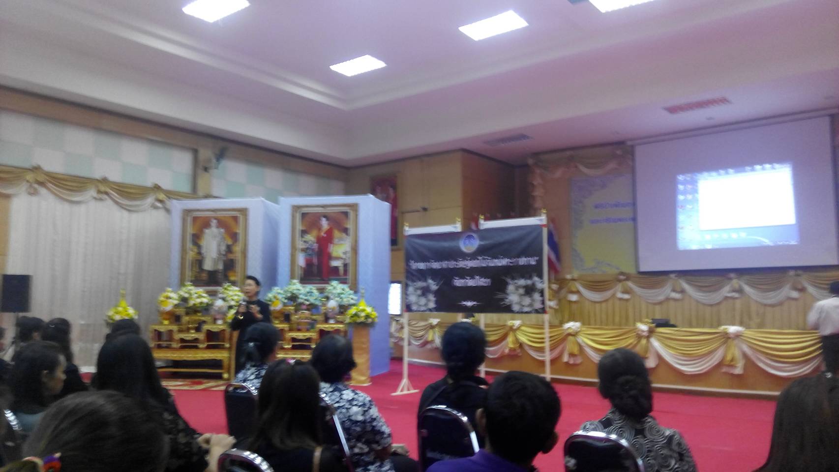 @พช.ยโสธร…เมืองบั้งไฟโก้ แตงโมหวาน…”โครงการจิตอาสาประดิษฐ์ดอกไม้จันทน์พระราชทาน” จังหวัดยโสธร