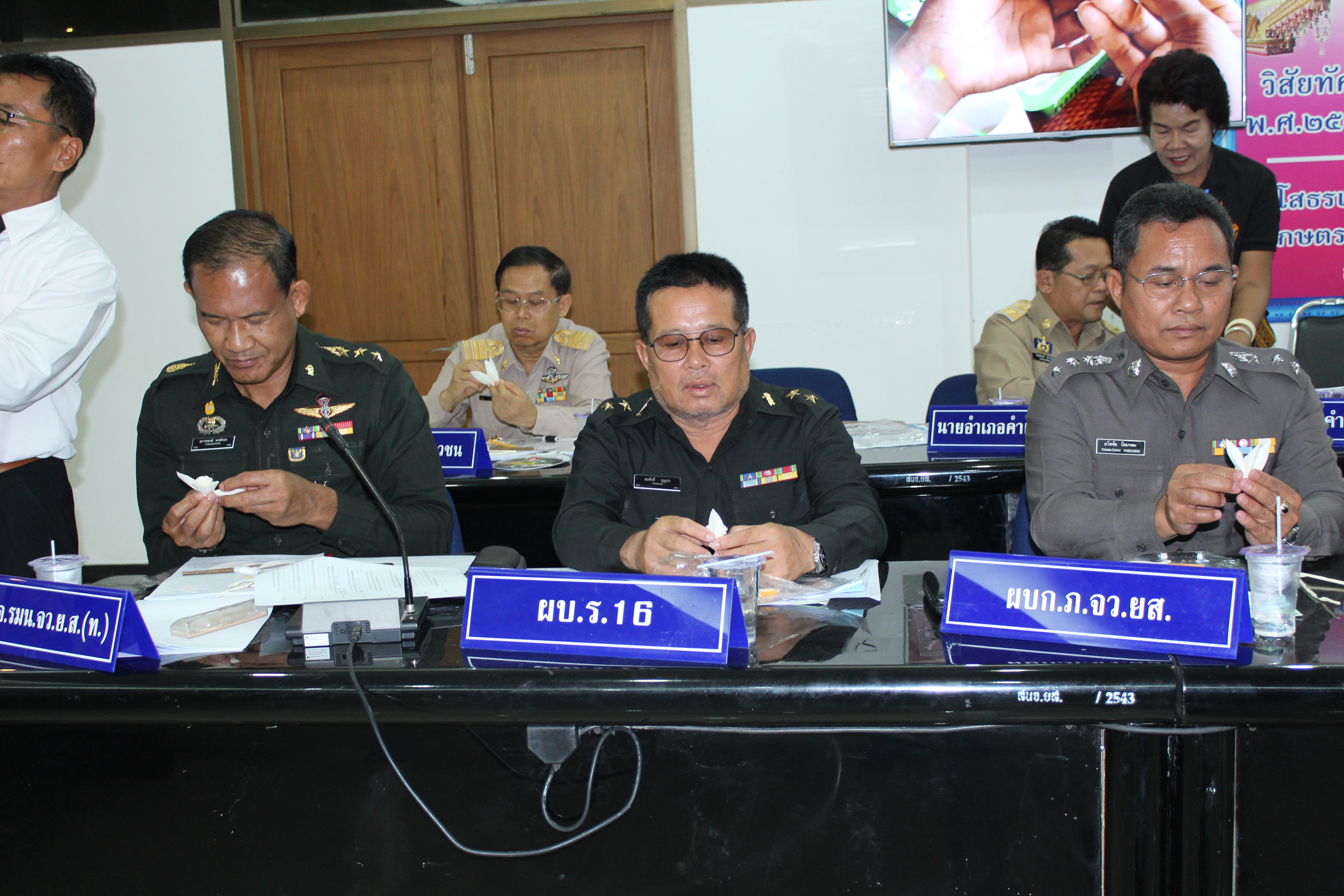 @พช.ยโสธร…เมืองบั้งไฟโก้ แตงโมหวาน…โครงการจิตอาสาประดิษฐ์ดอกไม้จันทน์พระราชทาน” จังหวัดยโสธร