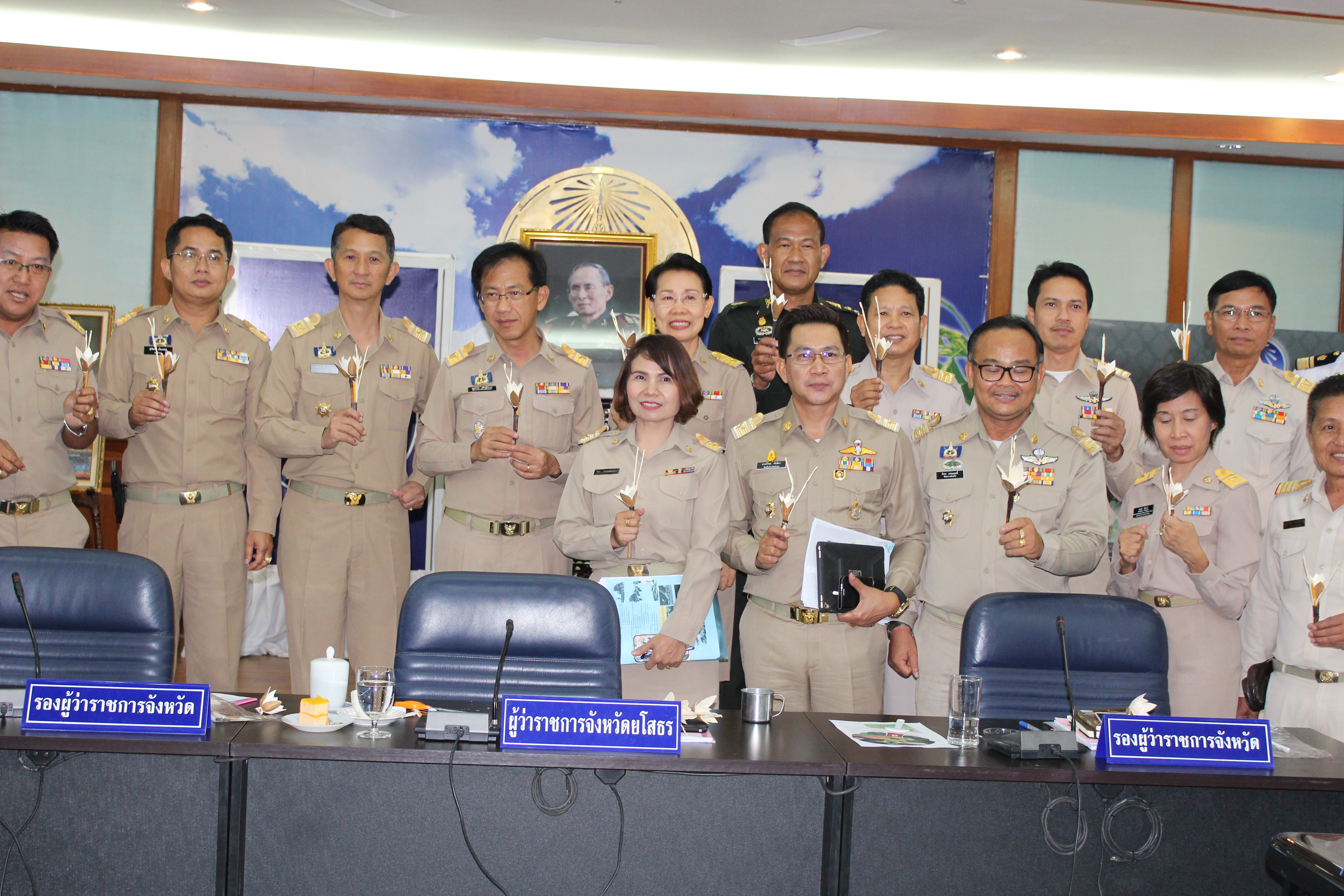 @พช.ยโสธร…เมืองบั้งไฟโก้ แตงโมหวาน…โครงการจิตอาสาประดิษฐ์ดอกไม้จันทน์พระราชทาน” จังหวัดยโสธร