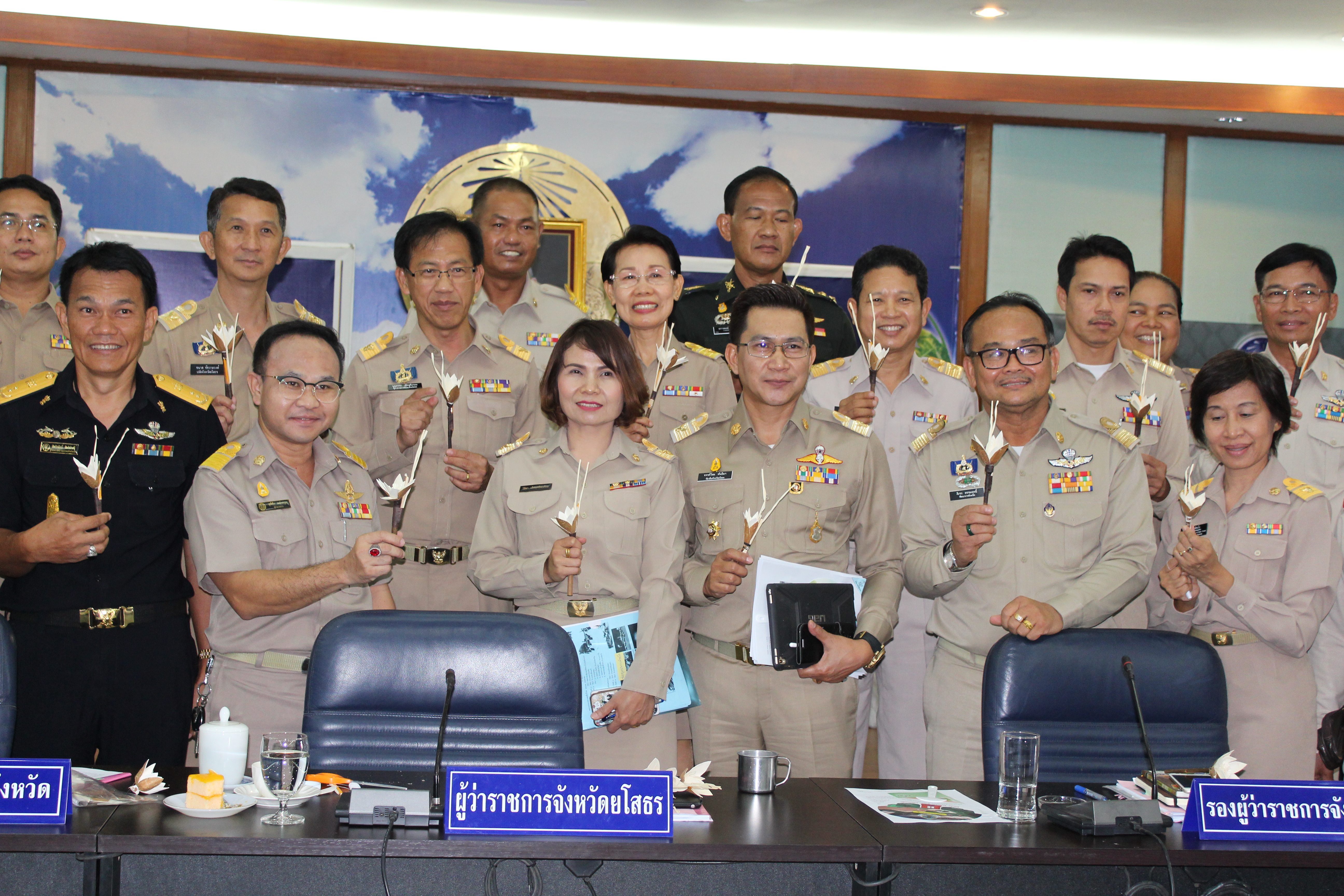 @พช.ยโสธร…เมืองบั้งไฟโก้ แตงโมหวาน…โครงการจิตอาสาประดิษฐ์ดอกไม้จันทน์พระราชทาน” จังหวัดยโสธร