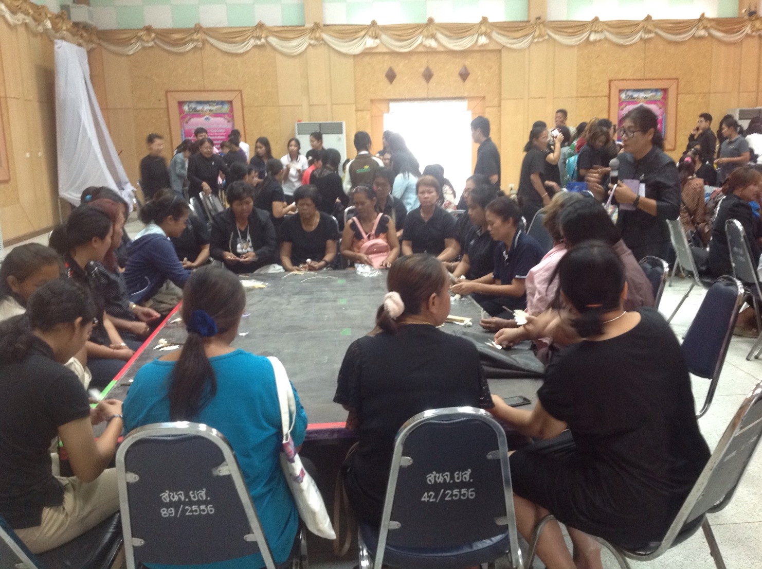 @พช.ยโสธร…เมืองบั้งไฟโก้ แตงโมหวาน…”โครงการจิตอาสาประดิษฐ์ดอกไม้จันทน์พระราชทาน” จังหวัดยโสธร