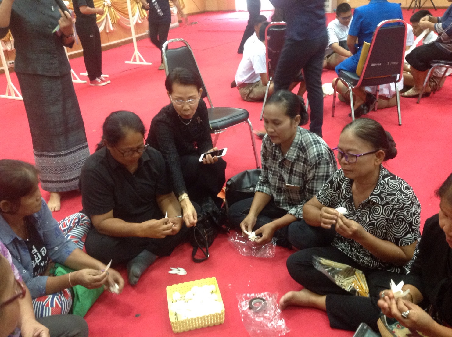 @พช.ยโสธร…เมืองบั้งไฟโก้ แตงโมหวาน…”โครงการจิตอาสาประดิษฐ์ดอกไม้จันทน์พระราชทาน” จังหวัดยโสธร