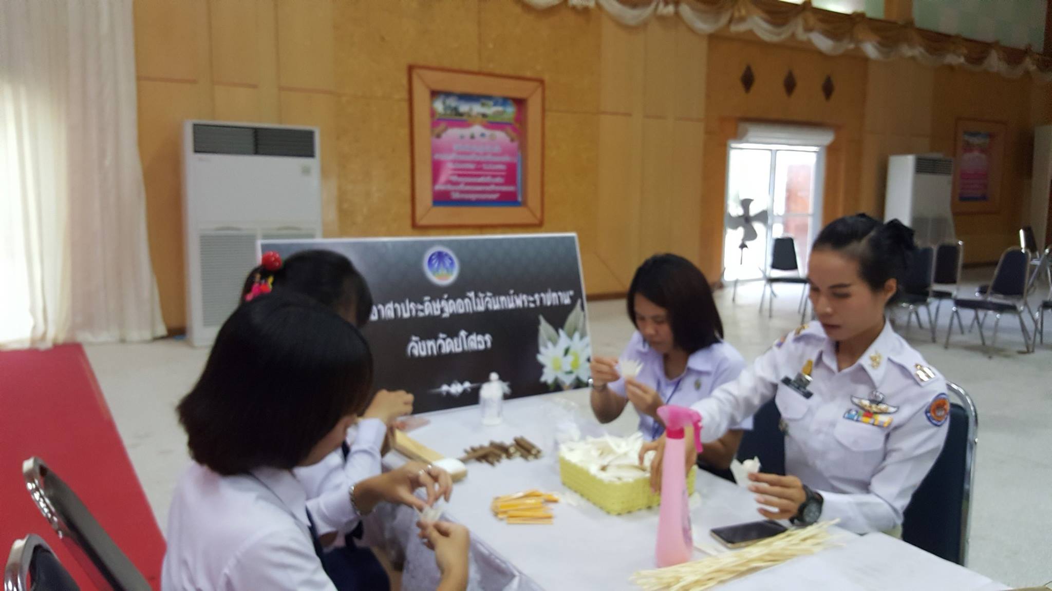 @พช.ยโสธร…เมืองบั้งไฟโก้ แตงโมหวาน…”โครงการจิตอาสาประดิษฐ์ดอกไม้จันทน์พระราชทาน” ณ หอประชุมวิถีอิสาน ศาลากลางจังหวัดยโสธร