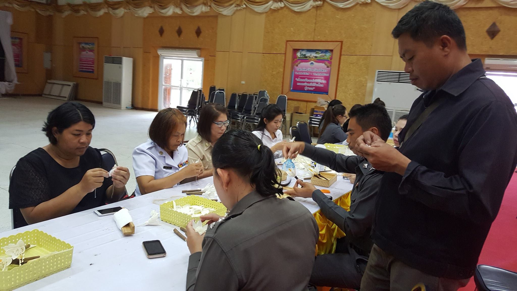 @พช.ยโสธร…เมืองบั้งไฟโก้ แตงโมหวาน…”โครงการจิตอาสาประดิษฐ์ดอกไม้จันทน์พระราชทาน” ณ หอประชุมวิถีอิสาน ศาลากลางจังหวัดยโสธร