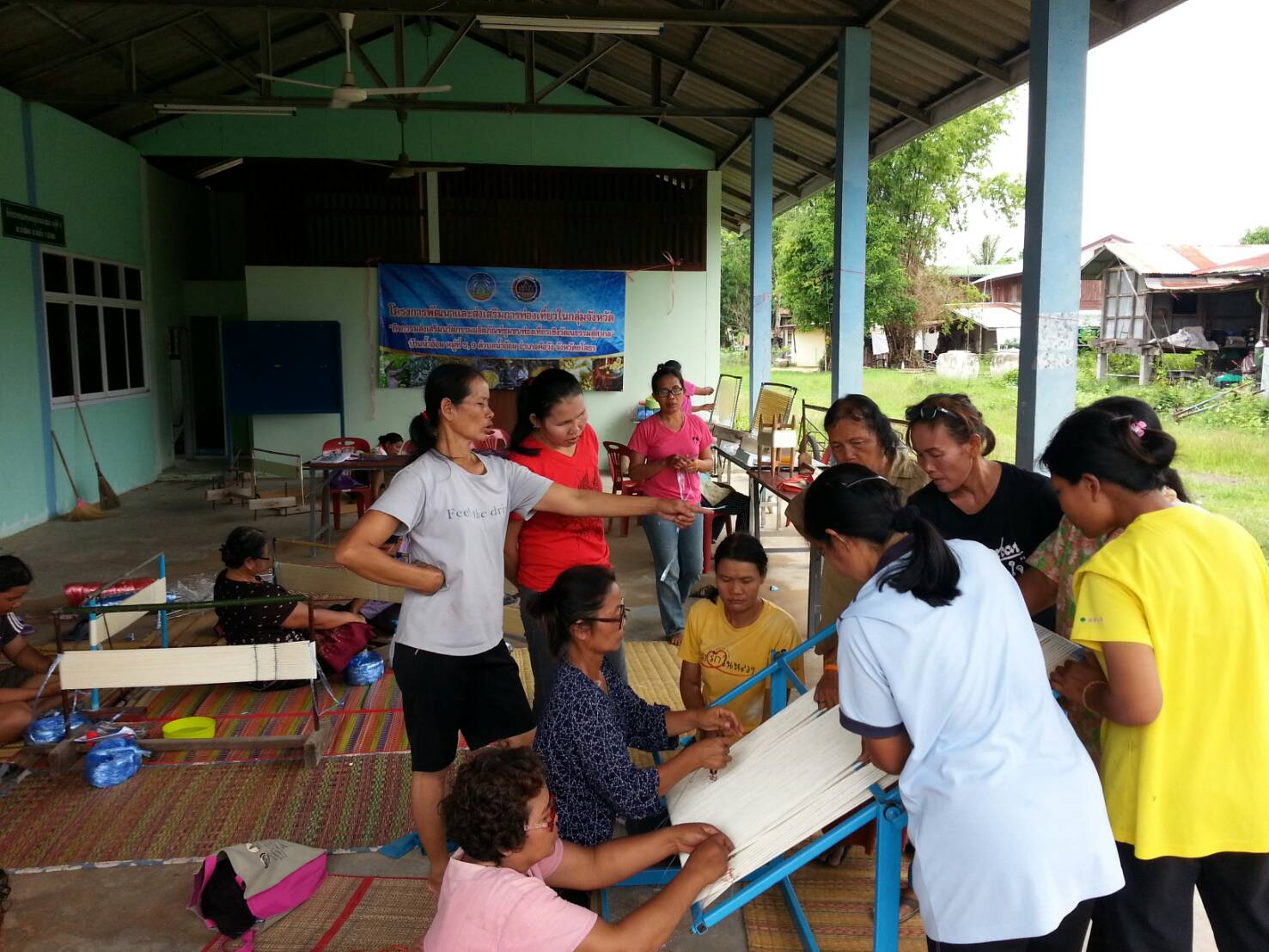 @พช.ยโสธร…เมืองบั้งไฟโก้ แตงโมหวาน…ดำเนินโครงการงบกลุ่ม จว.ปี 2560 กิจกรรมการออกแบบลวดลายผ้าไหมฯ