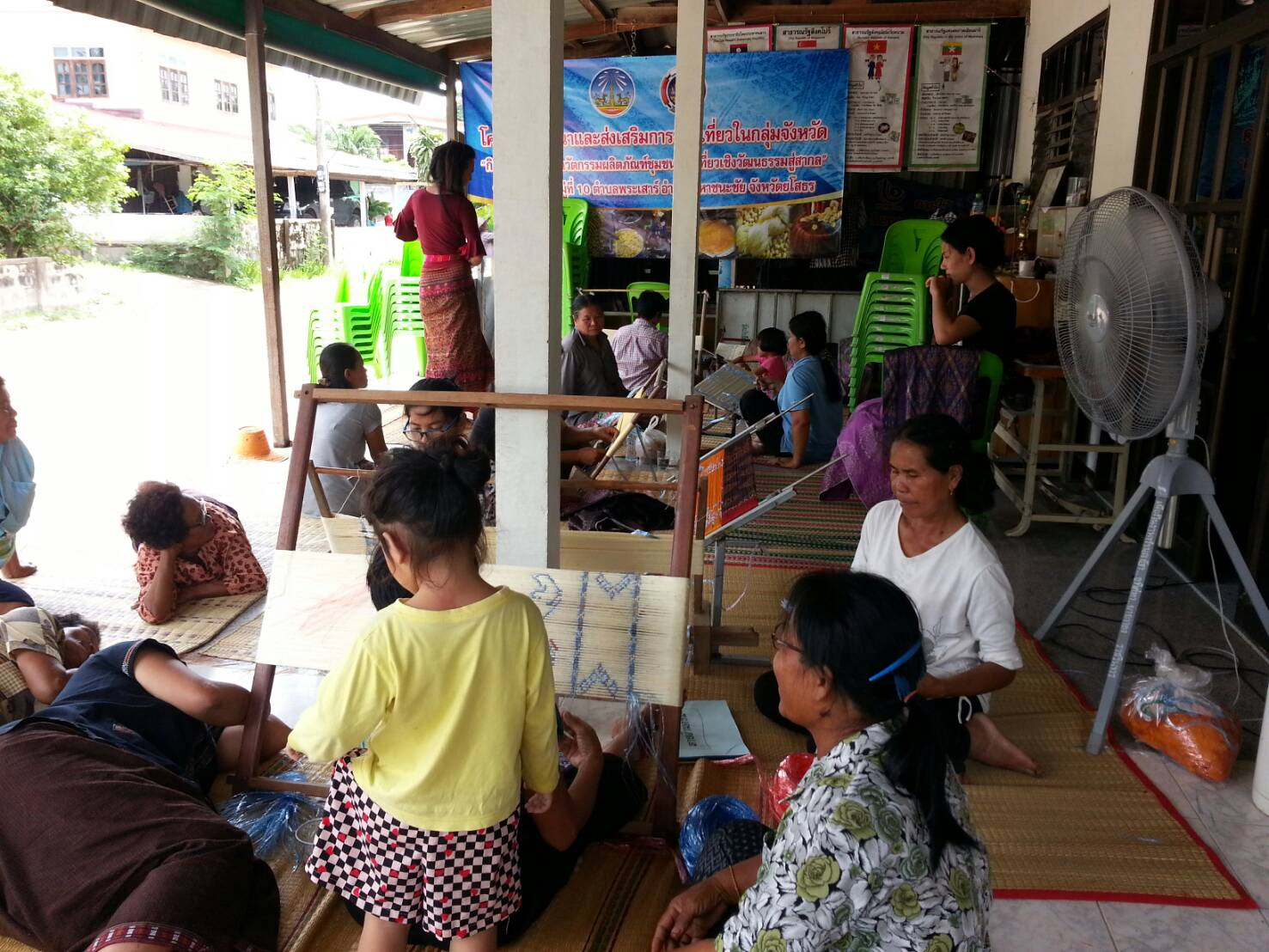 @พช.ยโสธร…เมืองบั้งไฟโก้ แตงโมหวาน…ดำเนินโครงการงบกลุ่ม จว.ปี 2560 กิจกรรมการออกแบบลวดลายผ้าไหมฯ