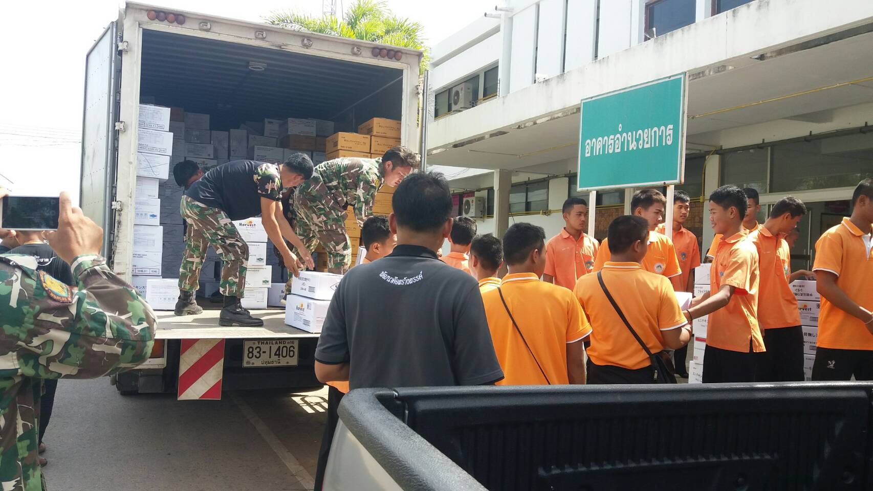 @พช.ยโสธร รับมอบวัตถุดิบ (ไก่ทอดปรุงสุกแล้ว 60%) จากโครงการเพื่อนพึ่งพา (ภาฯ) มูลนิธิอาสาเพื่อนพึ่ง (ภาฯ) ยามยาก สภากาชาดไทย