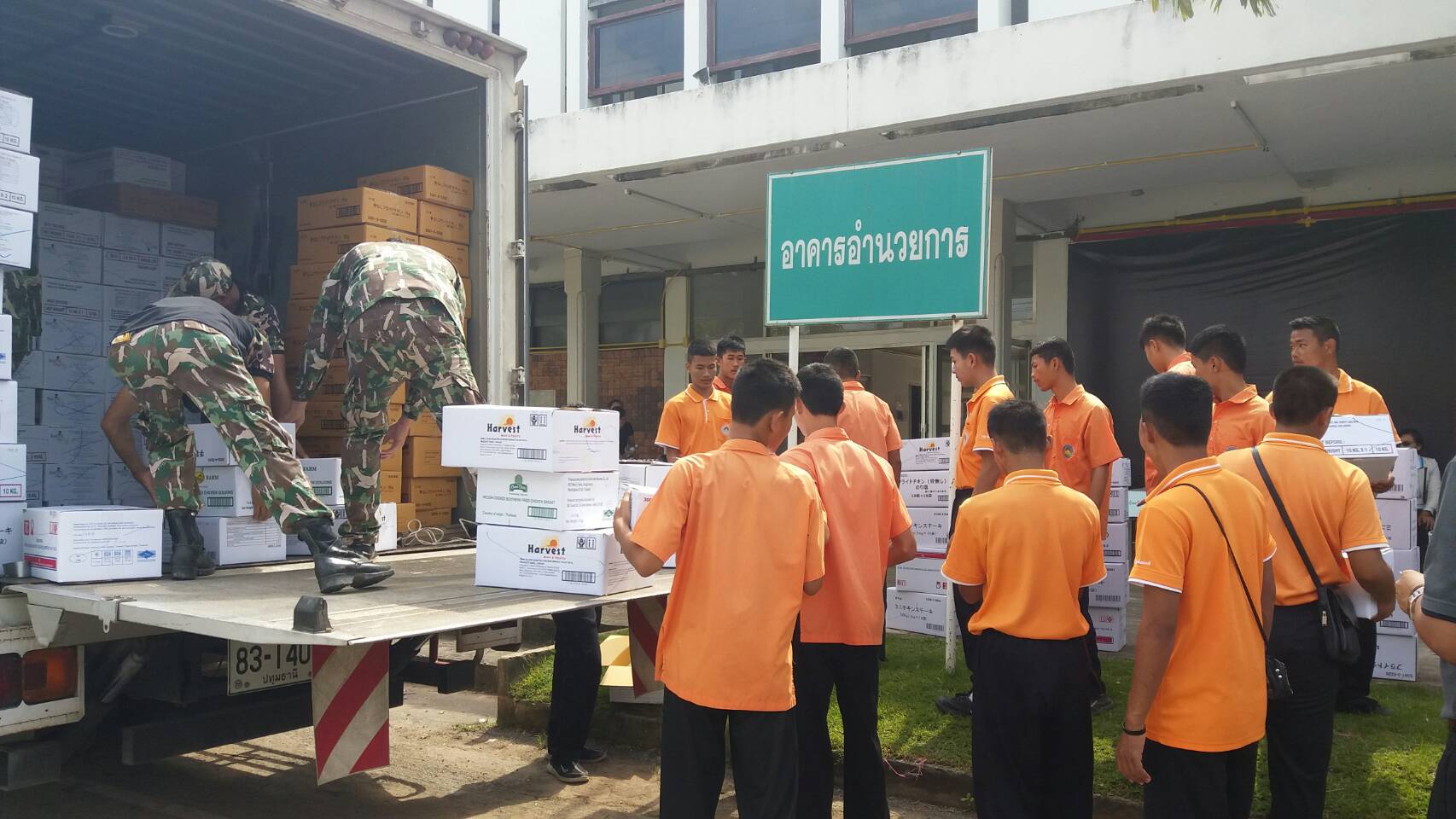@พช.ยโสธร รับมอบวัตถุดิบ (ไก่ทอดปรุงสุกแล้ว 60%) จากโครงการเพื่อนพึ่งพา (ภาฯ) มูลนิธิอาสาเพื่อนพึ่ง (ภาฯ) ยามยาก สภากาชาดไทย