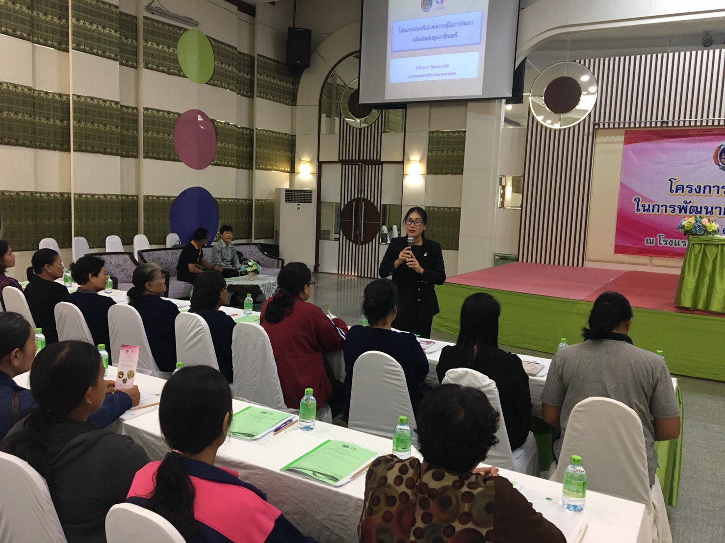 @พช.ยโสธร ขับเคลื่อนโครงการส่งเสริมองค์ความรู้ในการพัฒนาผลิตภัณฑ์กลุ่มอาชีพสตรี