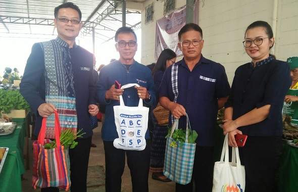 ยโสธร.. รณรงค์การใช้ถุงผ้าแทนถุงพลาสติก ภายใต้แนวคิด ถือถุงผ้า หิ้วตะกร้า นุ่งผ้าไทย ไปตลาด เพื่อรักษาสิ่งแวดล้อมในชุมชน