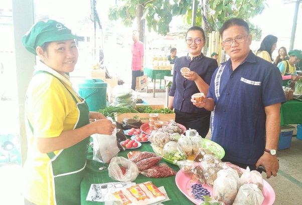 ยโสธร.. รณรงค์การใช้ถุงผ้าแทนถุงพลาสติก ภายใต้แนวคิด ถือถุงผ้า หิ้วตะกร้า นุ่งผ้าไทย ไปตลาด เพื่อรักษาสิ่งแวดล้อมในชุมชน