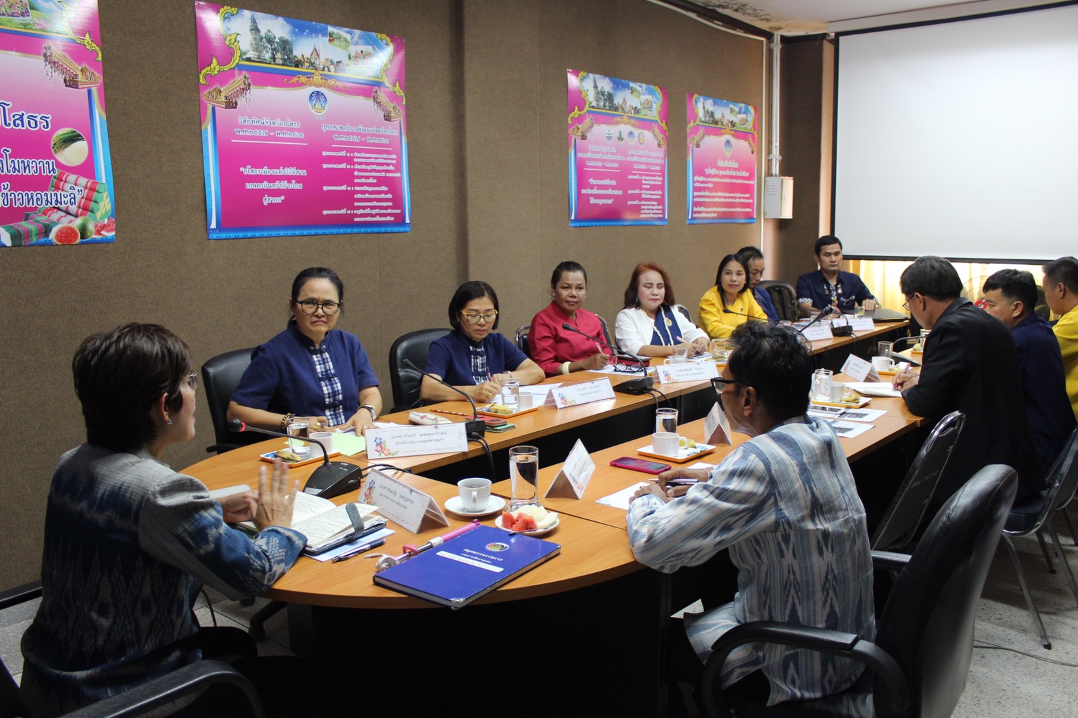 นางสาวชนมณัฐ รอดบุญธรรม ผู้ตรวจราชการกรมการพัฒนาชุมชน ร่วมประชุมรับฟังผลการดำเนินงานตามประเด็นการตรวจราชการ ประจำเดือนมกราคม 2563