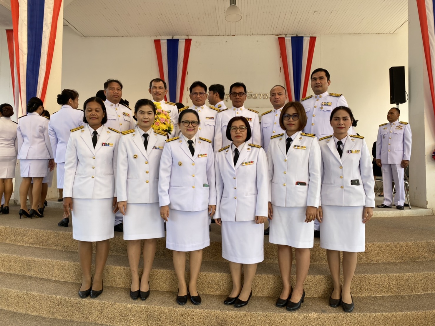 ร่วมวางพุ่มดอกไม้ถวายราชสักการะเนื่องในวันรำลึกถึงพ่อขุนรามคำแหงมหาราช