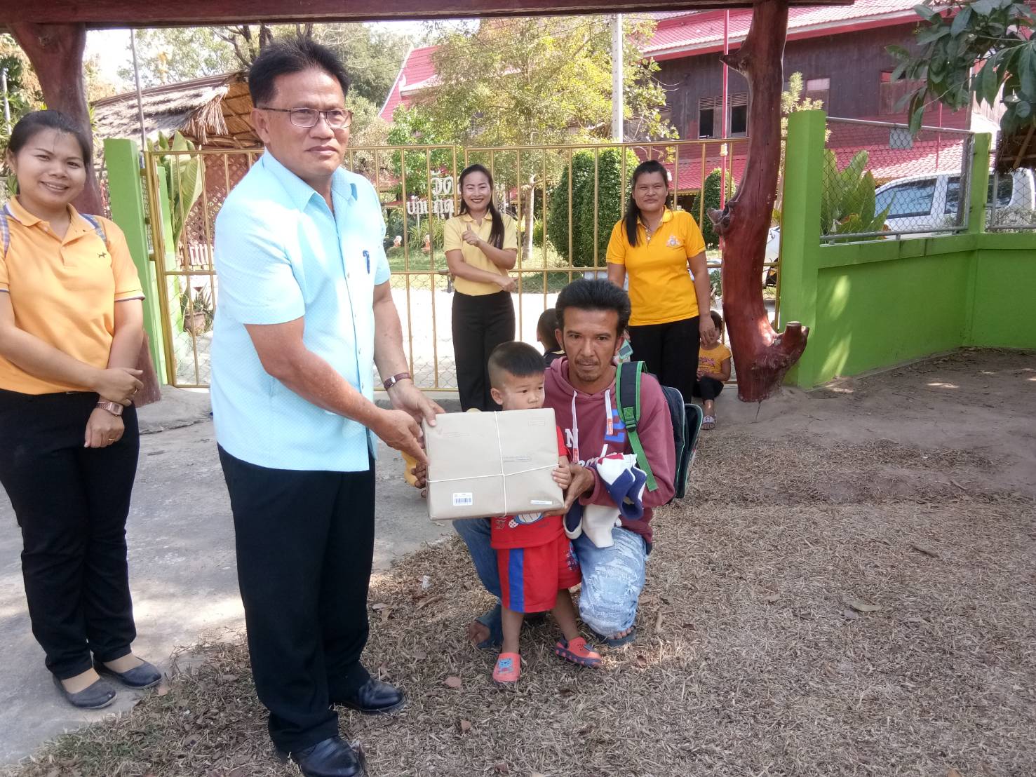 ยโสธร…ลงพื้นที่เพื่อมอบของขวัญกองทุนพระเทพฯ ให้กับเด็กชายนราวิช สุขสมบูรณ์