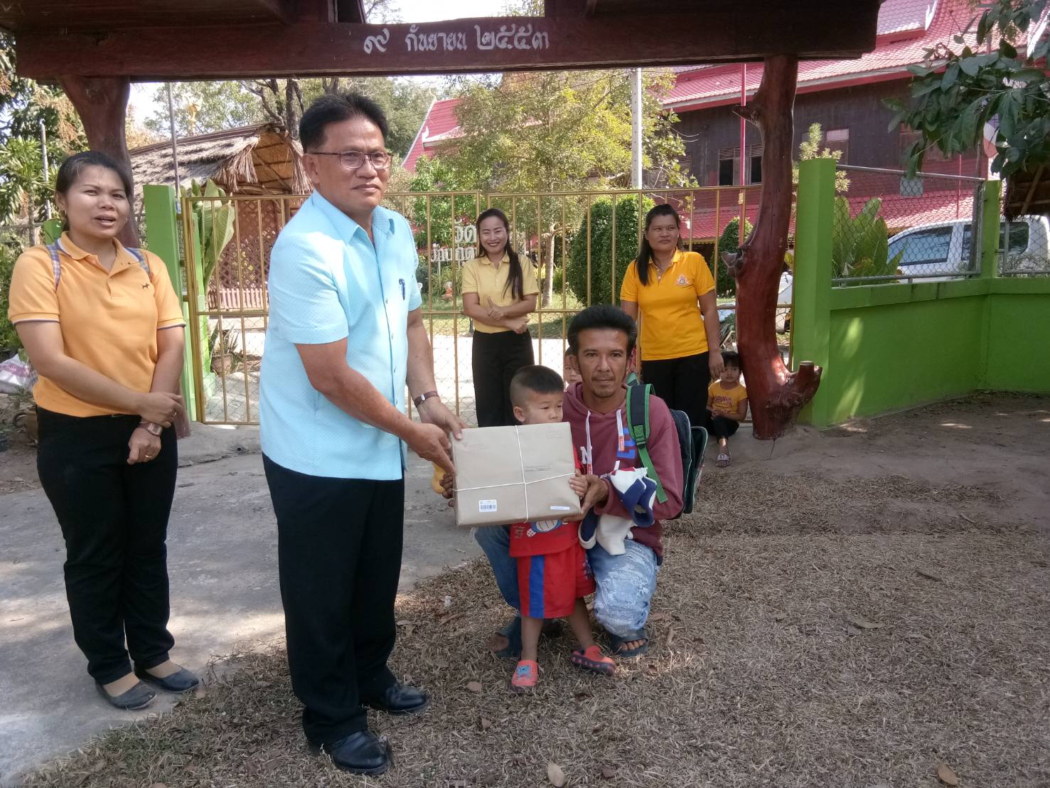 ยโสธร…ลงพื้นที่เพื่อมอบของขวัญกองทุนพระเทพฯ ให้กับเด็กชายนราวิช สุขสมบูรณ์