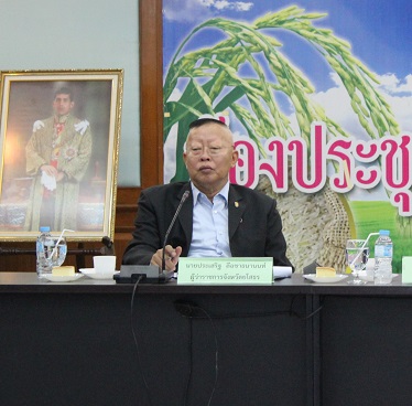 น. นายทวีป บุตรโพธิ์ ผู้ตรวจราชการกระทรวงมหาดไทย เขตตรวจราชการที่ 14 พร้อมด้วย นายประเสริฐ ลือชาธนานนท์ ผู้ว่าราชการจังหวัดยโสธร