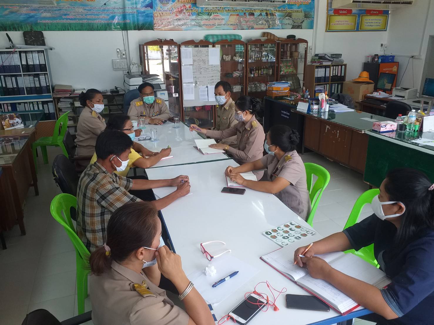 ยโสธร…นิเทศงานและติดตามการดำเนินงานตามยุทธศาสตร์กรมการพัฒนาชุมชนและเยี่ยมให้กำลังใจ