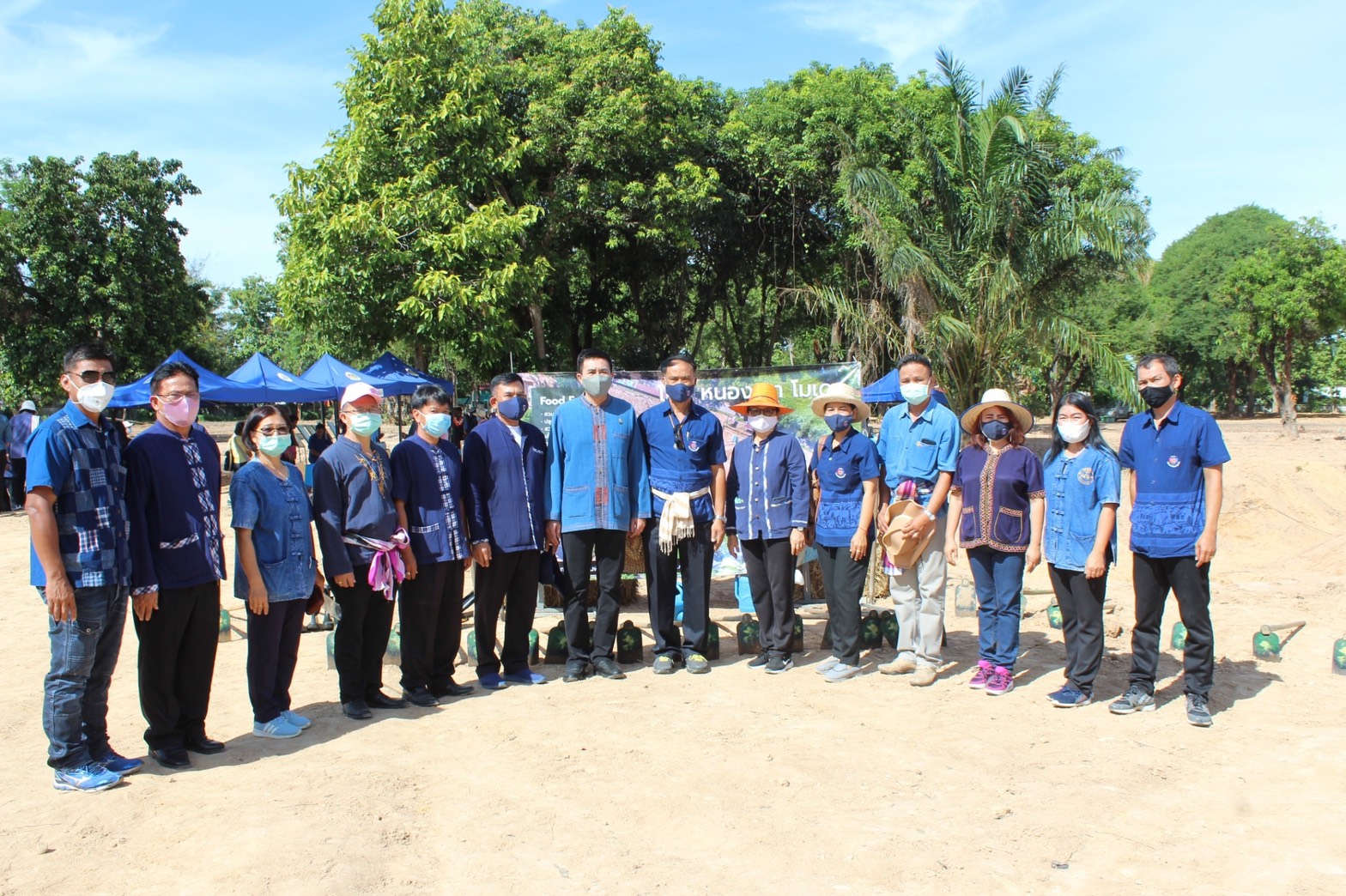 ยโสธร…ร่วมกิจกรรมโครงการขับเคลื่อนพื้นที่ต้นแบบการพัฒนาคุณภาพชีวิตตามหลักทฤษฎีใหม่ ของพระบาทสมเด็จพระเจ้าอยู่หัว รัชกาลที่ 9 ประยุกต์ สู่ “โคก หนอง นา โมเดล”