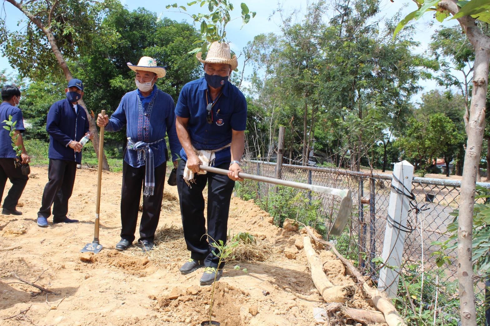 ยโสธร…ร่วมกิจกรรมโครงการขับเคลื่อนพื้นที่ต้นแบบการพัฒนาคุณภาพชีวิตตามหลักทฤษฎีใหม่ ของพระบาทสมเด็จพระเจ้าอยู่หัว รัชกาลที่ 9 ประยุกต์ สู่ “โคก หนอง นา โมเดล”