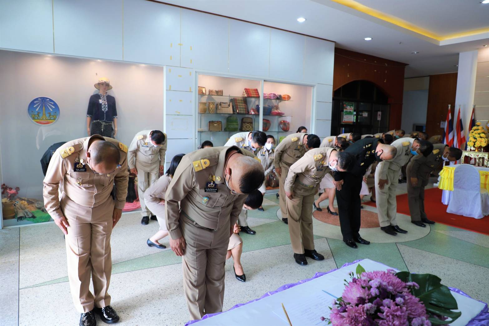 ยโสธร…ร่วมลงนามถวายพระพรชัยมงคล เนื่องในโอกาสวันเฉลิมพระชนมพรรษาสมเด็จพระนางเจ้าฯพระบรมราชินี