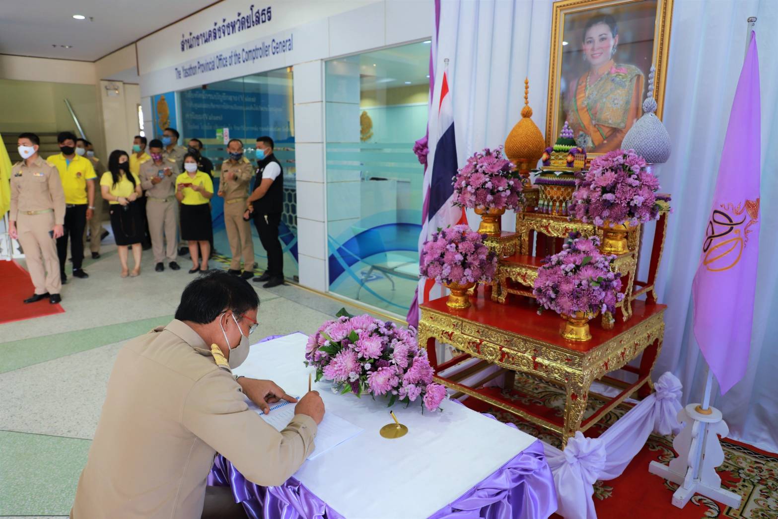 ยโสธร…ร่วมลงนามถวายพระพรชัยมงคล เนื่องในโอกาสวันเฉลิมพระชนมพรรษาสมเด็จพระนางเจ้าฯพระบรมราชินี