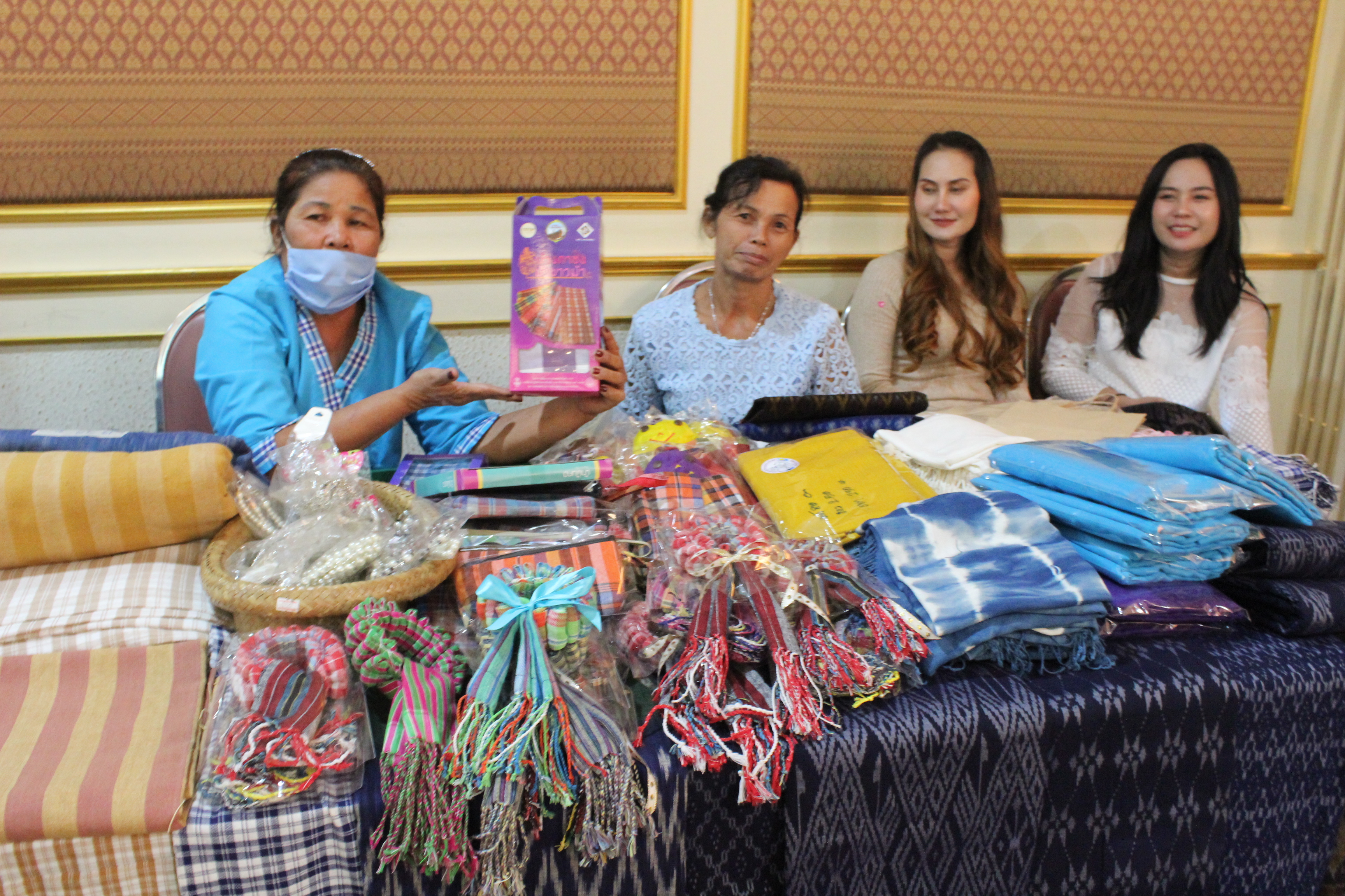 พช.ยโสธรผนึกพลังสตรียโสธรจัดกิจกรรม “รวมพลังไทยเทิดทูนพระเกียรติสมเด็จพระนางเจ้าสิริกิติ์ พระบรมราชินีนาถ พระบรมราชชนนีพันปีหลวง เนื่องในวันแม่แห่งชาติ ประจำปี 2563”