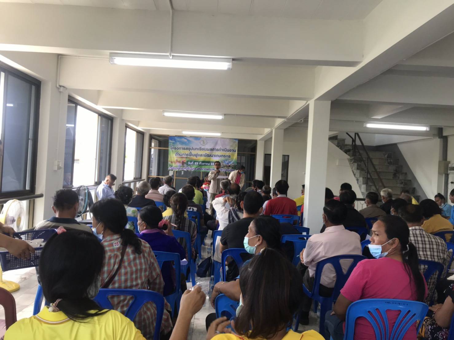 ร่วมเป็นวิทยากรฝึกอบรมตามโครงการสรุปบทเรียนผลการดำเนินงานด้านการฟื้นฟูและพัฒนาเกษตรกรกับองค์กรเกษตรกรที่ได้รับการสนับสนุนจากสำนักงานกองทุนฟื้นฟูเกษตรกร เงินอุดหนุนและเงินกู้ยืม