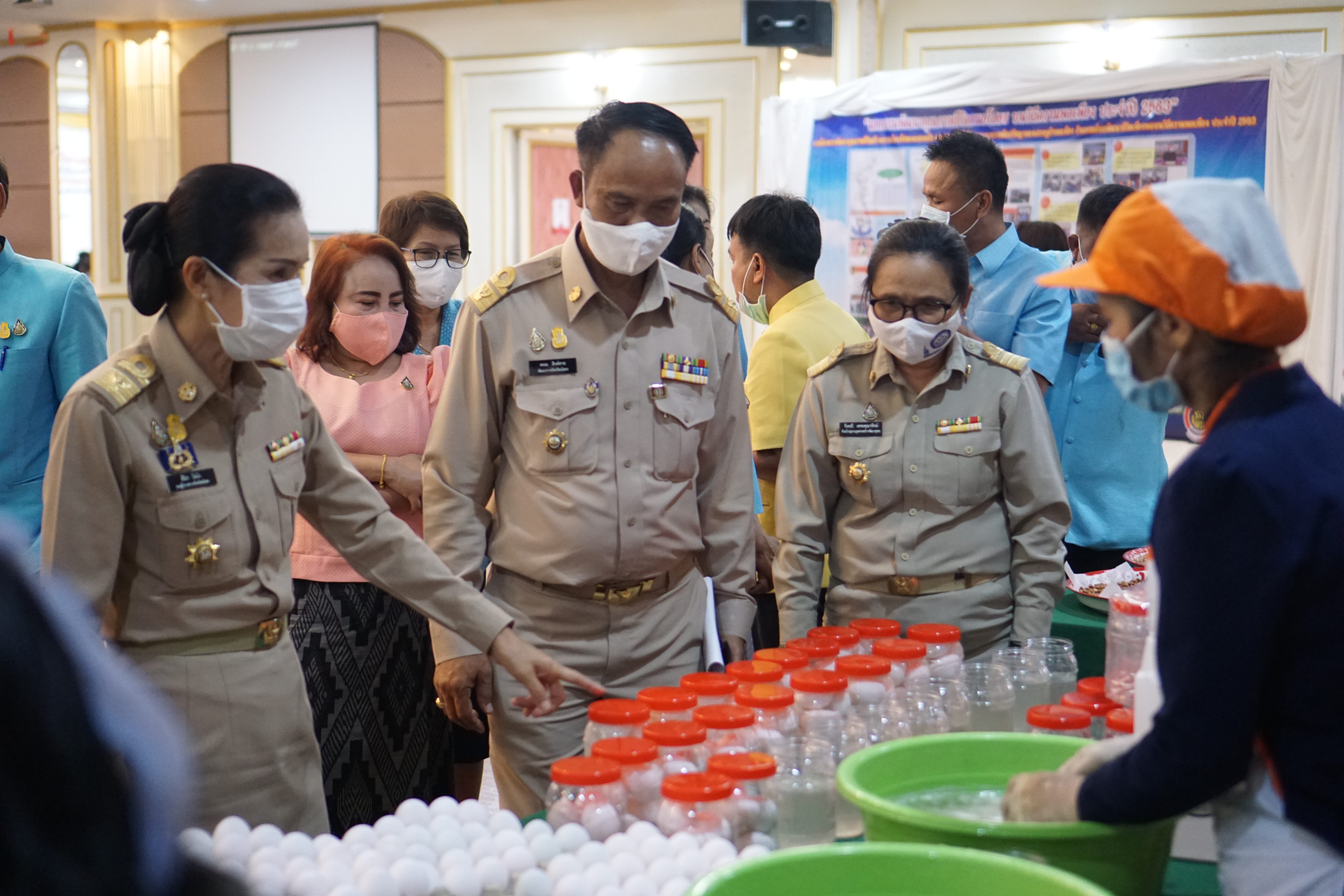 พช.ยโสธร จัดงาน “มหกรรมพัฒนาคุณภาพชีวิตคนยโสธร บนวิถีความพอเพียงประจำปี 2563 ภายใต้โครงการ พัฒนาคุณภาพชีวิตสร้างความเข้มแข็งของครอบครัวและชุมชน ให้ยั่งยืนตามแนวทางหลักปรัชญาเศรษฐกิจพอเพียง”