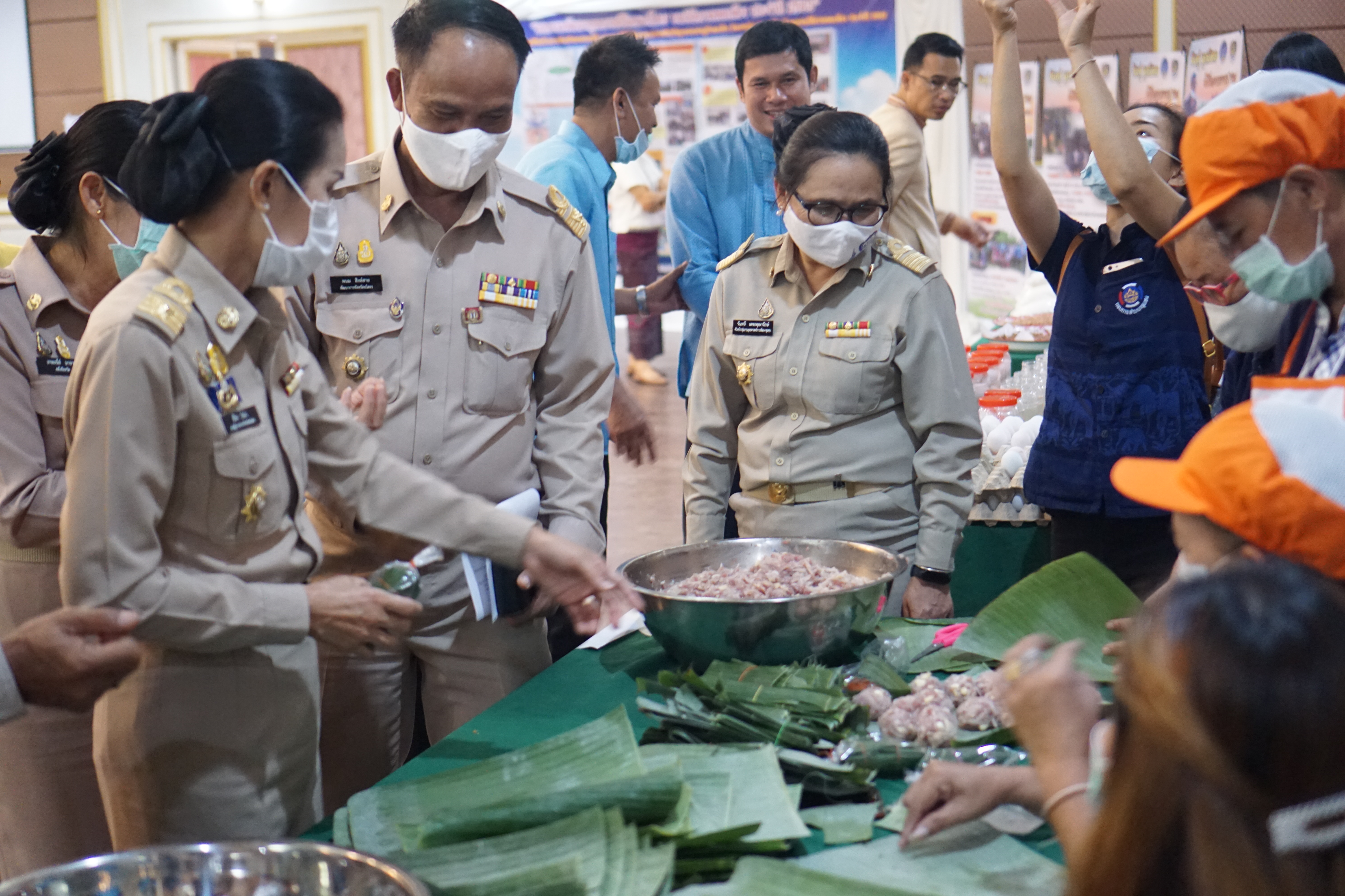 พช.ยโสธร จัดงาน “มหกรรมพัฒนาคุณภาพชีวิตคนยโสธร บนวิถีความพอเพียงประจำปี 2563 ภายใต้โครงการ พัฒนาคุณภาพชีวิตสร้างความเข้มแข็งของครอบครัวและชุมชน ให้ยั่งยืนตามแนวทางหลักปรัชญาเศรษฐกิจพอเพียง”