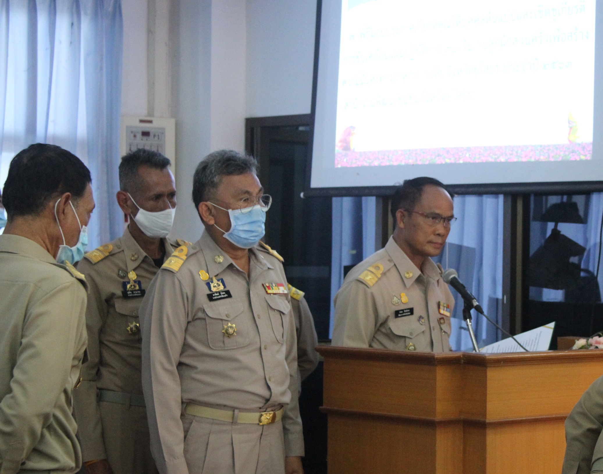 พิธีมอบเกียรติบัตรแก่บุคคลต้นแบบและเชิดชูเกียรติการขับเคลื่อนแผนปฏิบัติการ 90 วัน “ปลูกผักสวนครัว เพื่อสร้างความมั่นคงทางอาหาร” ประจำปี 2563