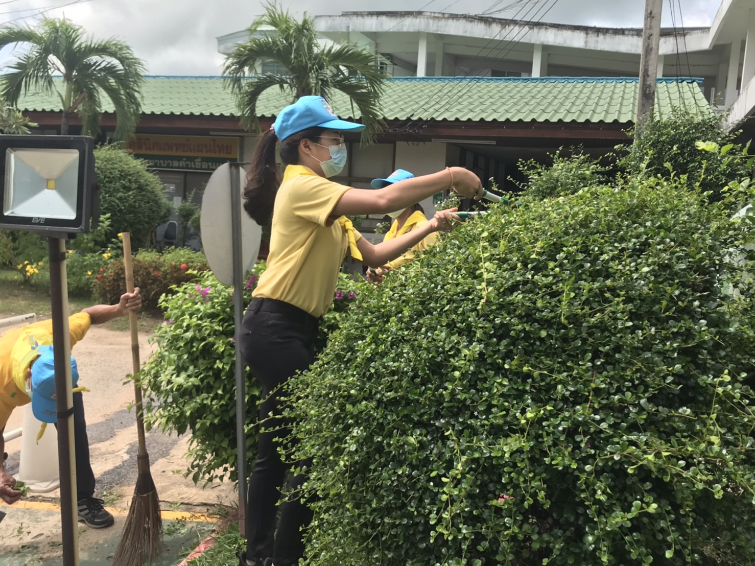 ยโสธรจิตอาสาพระราชทาน ร่วมกิจกรรมจิตอาสาพัฒนาโรงพยาบาล สถานพยาบาล ณ รพ. คำเขื่อนแก้ว จังหวัดยโสธ