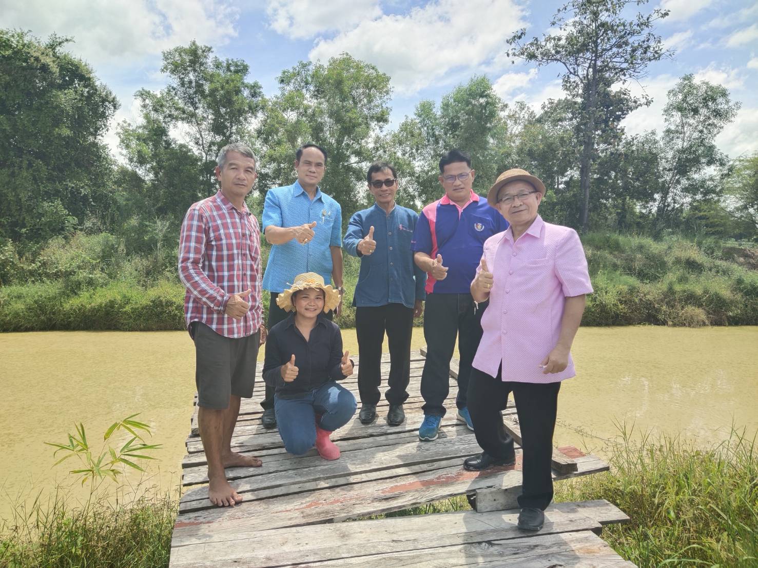 พช.ยโสธร ร่วมเตรียมพื้นที่ปรับภูมิทัศน์ โคก หนอง นา โมเดล