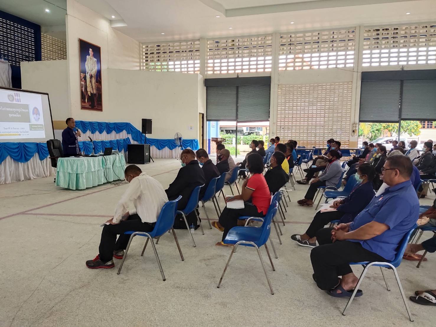 พจ.ยโสธร บรรยายพิเศษพร้อมมอบแนวทางการดำเนินงาน เครือข่ายกองทุนหมู่บ้านและชุมชนเมือง