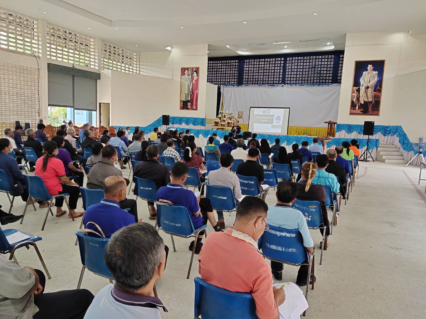 พจ.ยโสธร บรรยายพิเศษพร้อมมอบแนวทางการดำเนินงาน เครือข่ายกองทุนหมู่บ้านและชุมชนเมือง