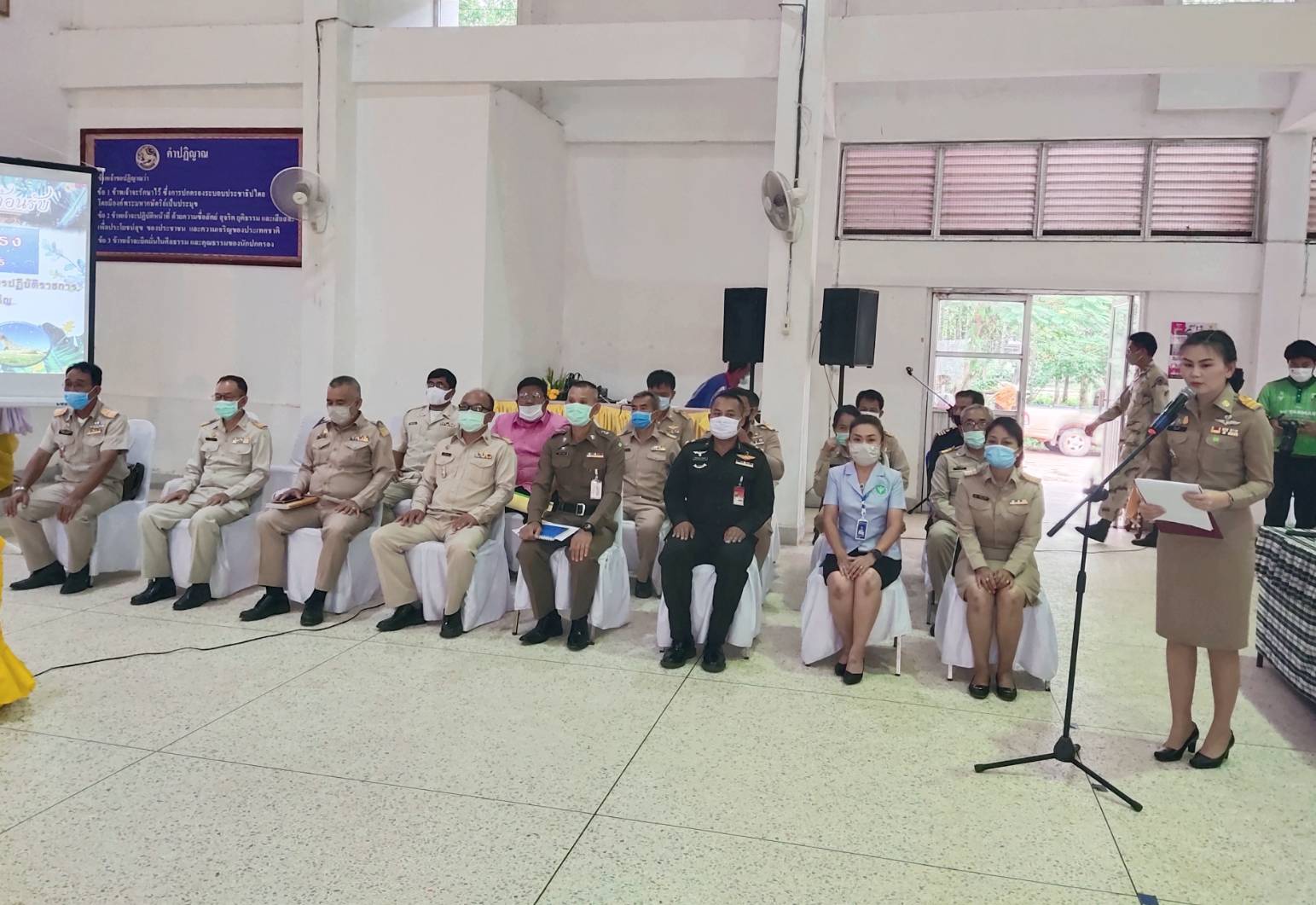 พช..ยโสธร ร่วมตรวจเยี่ยมพบปะกำนัน ผู้ใหญ่บ้าน ฯลฯ  และผู้บริหารองค์กรปกครองส่วนท้องถิ่นในพื้นที่ อำเภอไทยเจริญ