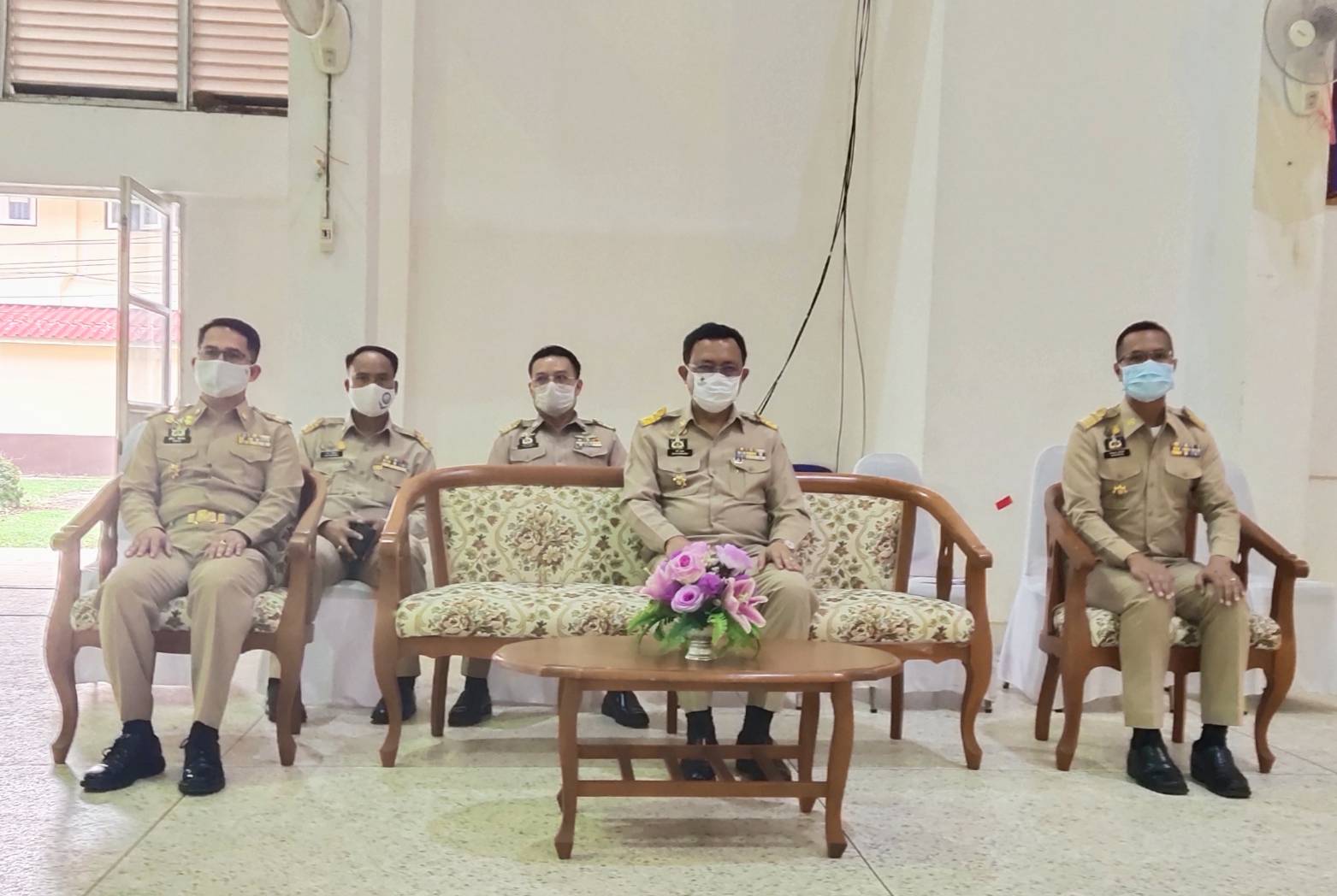 พช..ยโสธร ร่วมตรวจเยี่ยมพบปะกำนัน ผู้ใหญ่บ้าน ฯลฯ  และผู้บริหารองค์กรปกครองส่วนท้องถิ่นในพื้นที่ อำเภอไทยเจริญ