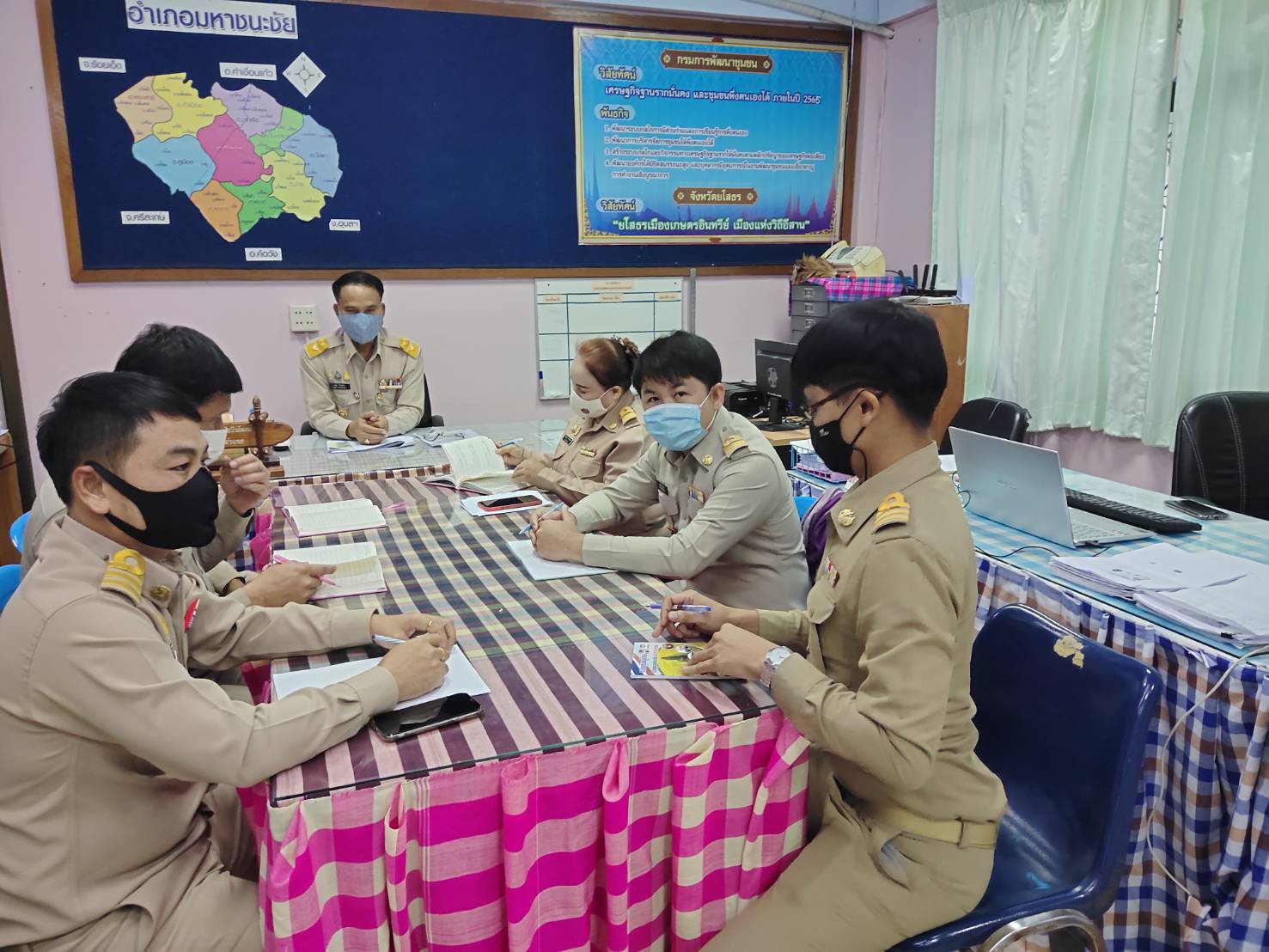 พจ.ยโสธร ประชุมร่วมกับพัฒนาการอำเภอ และเจ้าหน้าที่ สพอ.มหาชนะชัย