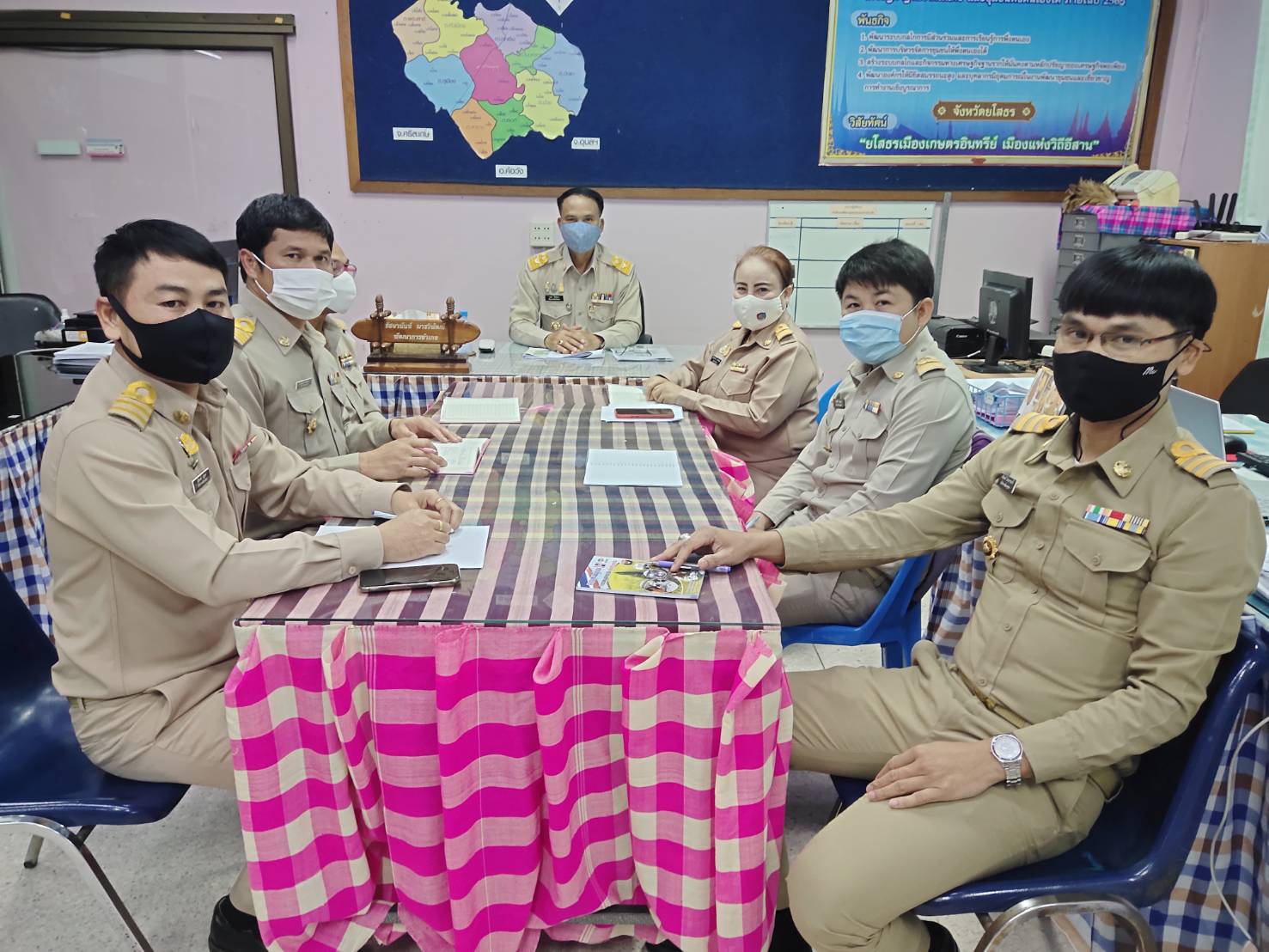 พจ.ยโสธร ประชุมร่วมกับพัฒนาการอำเภอ และเจ้าหน้าที่ สพอ.มหาชนะชัย