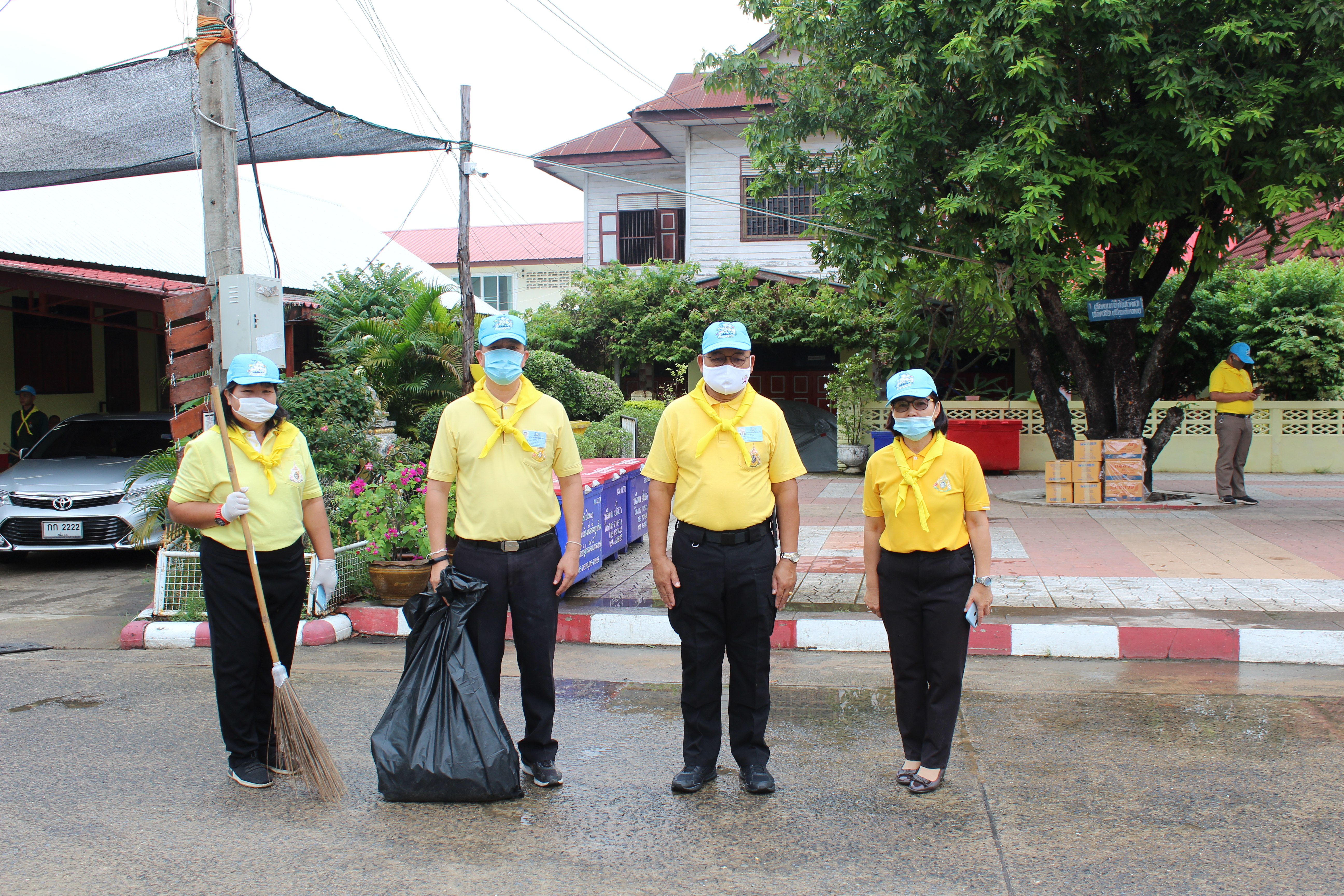พช.ยโสธร ร่วมกิจกรรมจิตอาสาพัฒนาศาสนสถาน เนื่องในวันคล้าย วันพระบรมราชสมภพ พระบาทสมเด็จพระปรเมนทรมหามงกุฎ  พระจอมเกล้าเจ้าอยู่หัว