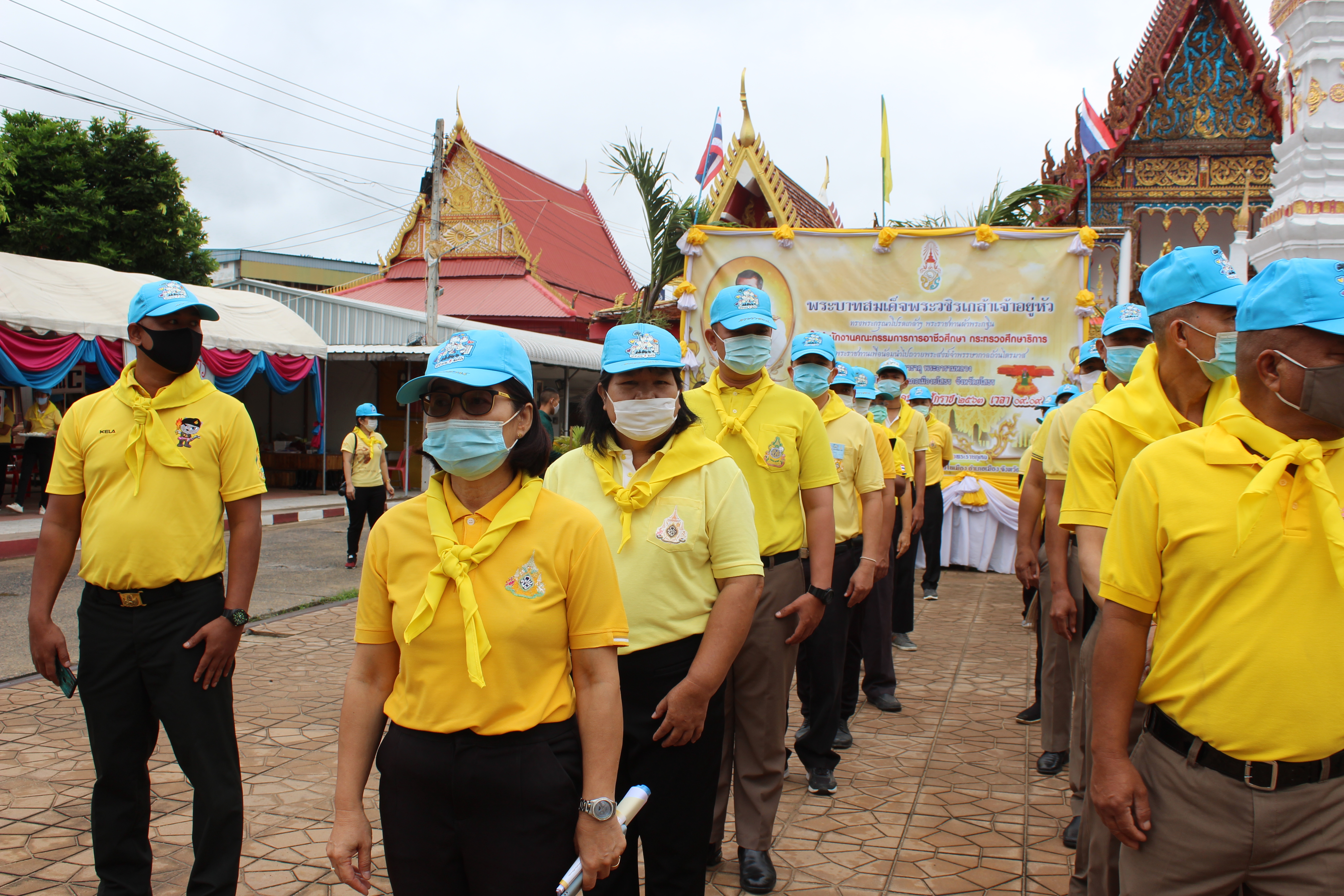 พช.ยโสธร ร่วมกิจกรรมจิตอาสาพัฒนาศาสนสถาน เนื่องในวันคล้าย วันพระบรมราชสมภพ พระบาทสมเด็จพระปรเมนทรมหามงกุฎ  พระจอมเกล้าเจ้าอยู่หัว