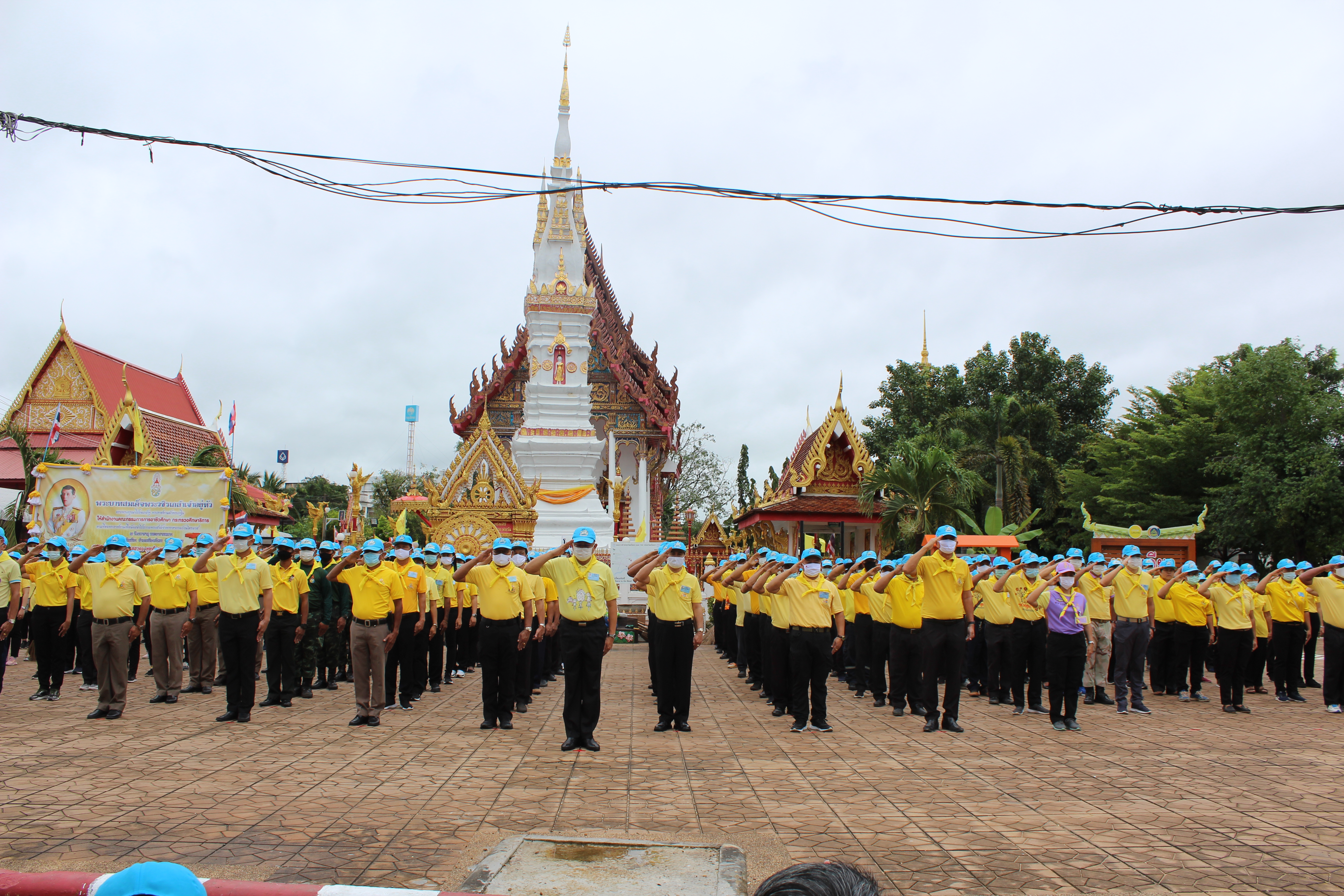 พช.ยโสธร ร่วมกิจกรรมจิตอาสาพัฒนาศาสนสถาน เนื่องในวันคล้าย วันพระบรมราชสมภพ พระบาทสมเด็จพระปรเมนทรมหามงกุฎ  พระจอมเกล้าเจ้าอยู่หัว