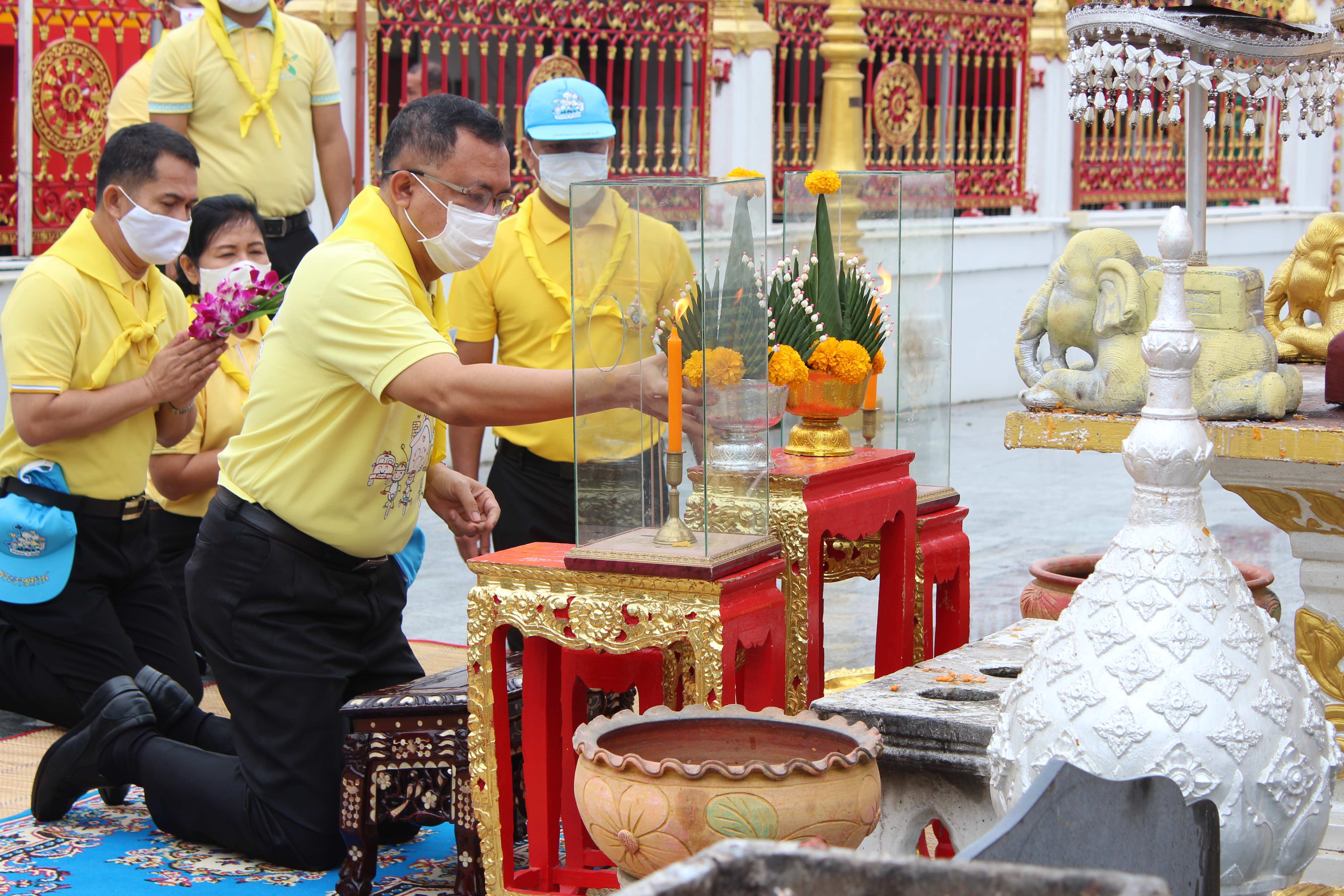 พช.ยโสธร ร่วมกิจกรรมจิตอาสาพัฒนาศาสนสถาน เนื่องในวันคล้าย วันพระบรมราชสมภพ พระบาทสมเด็จพระปรเมนทรมหามงกุฎ  พระจอมเกล้าเจ้าอยู่หัว