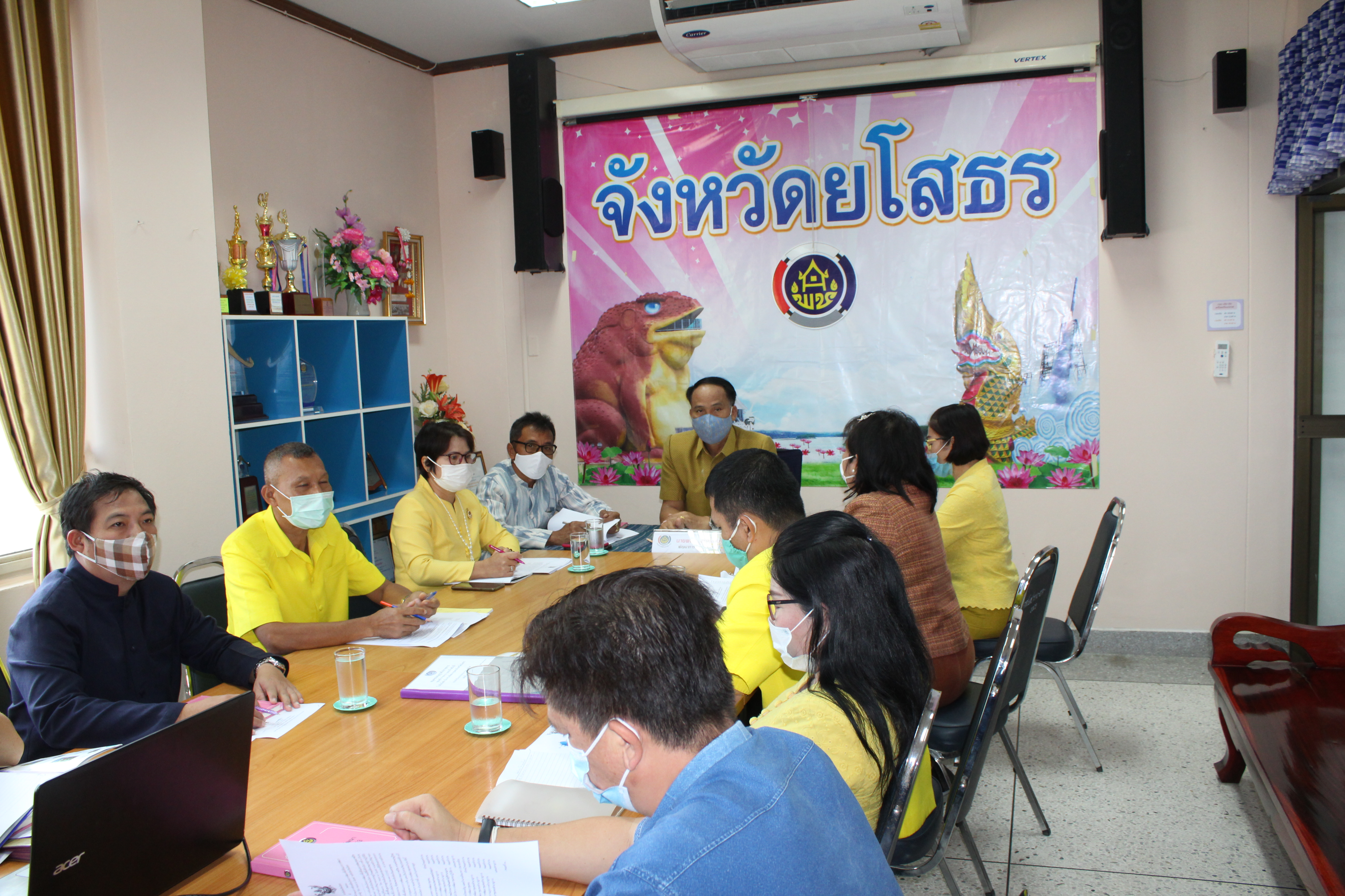 พช.ยโสธร ประชุมเตรียมความพร้อมการขับเคลื่อนโครงการพัฒนาพื้นที่ต้นแบบการพัฒนาคุณภาพชีวิตตามหลักทฤษฎีใหม่ ประยุกต์สู่ “โคก หนอง นา โมเดล” จังหวัดยโสธร ประจำปีงบประมาณ 2563-2564